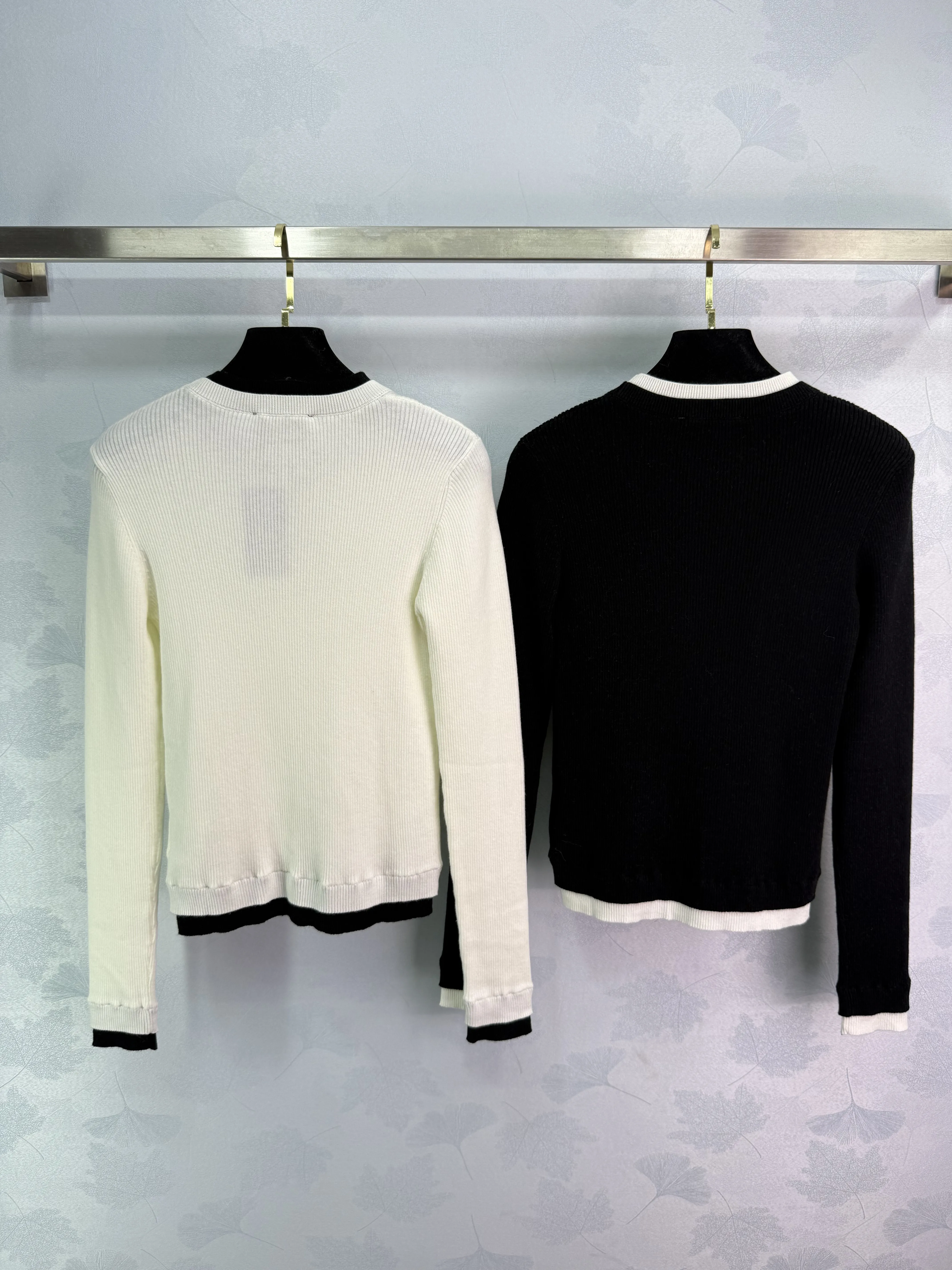 

25 autumn and winter new high-end quality pullover round neck long sleeved knitted color blocked base top