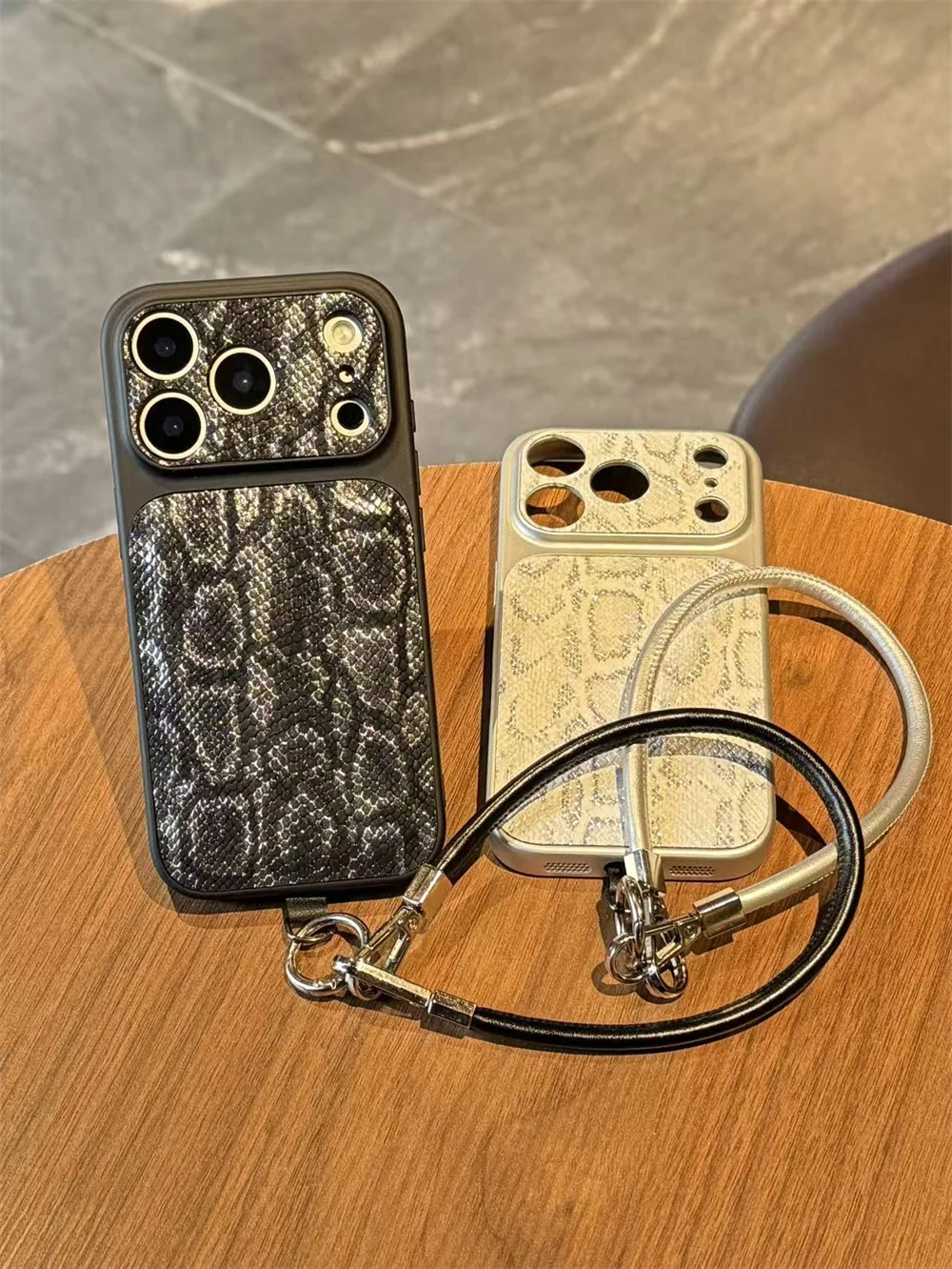 

New luxury snake skin pattern hanging rope leather protective case, suitable for iPhone 17/13/14/15/16 Promax all inclusive fash