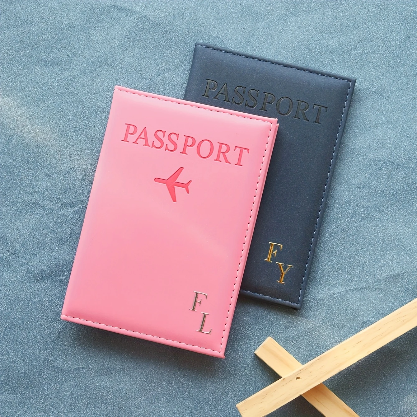 Travel Accessories Personalised - Funda para pasaporte con monograma inicial