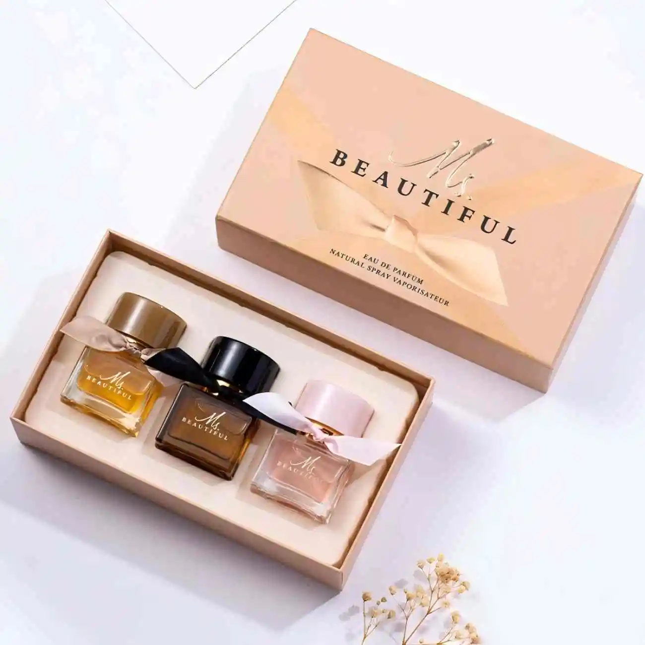 

A luxurious three-piece cologne gift set featuring fruity top notes complemented by a soft, long-lasting woody base—the perfect choice for a distinguished gift.