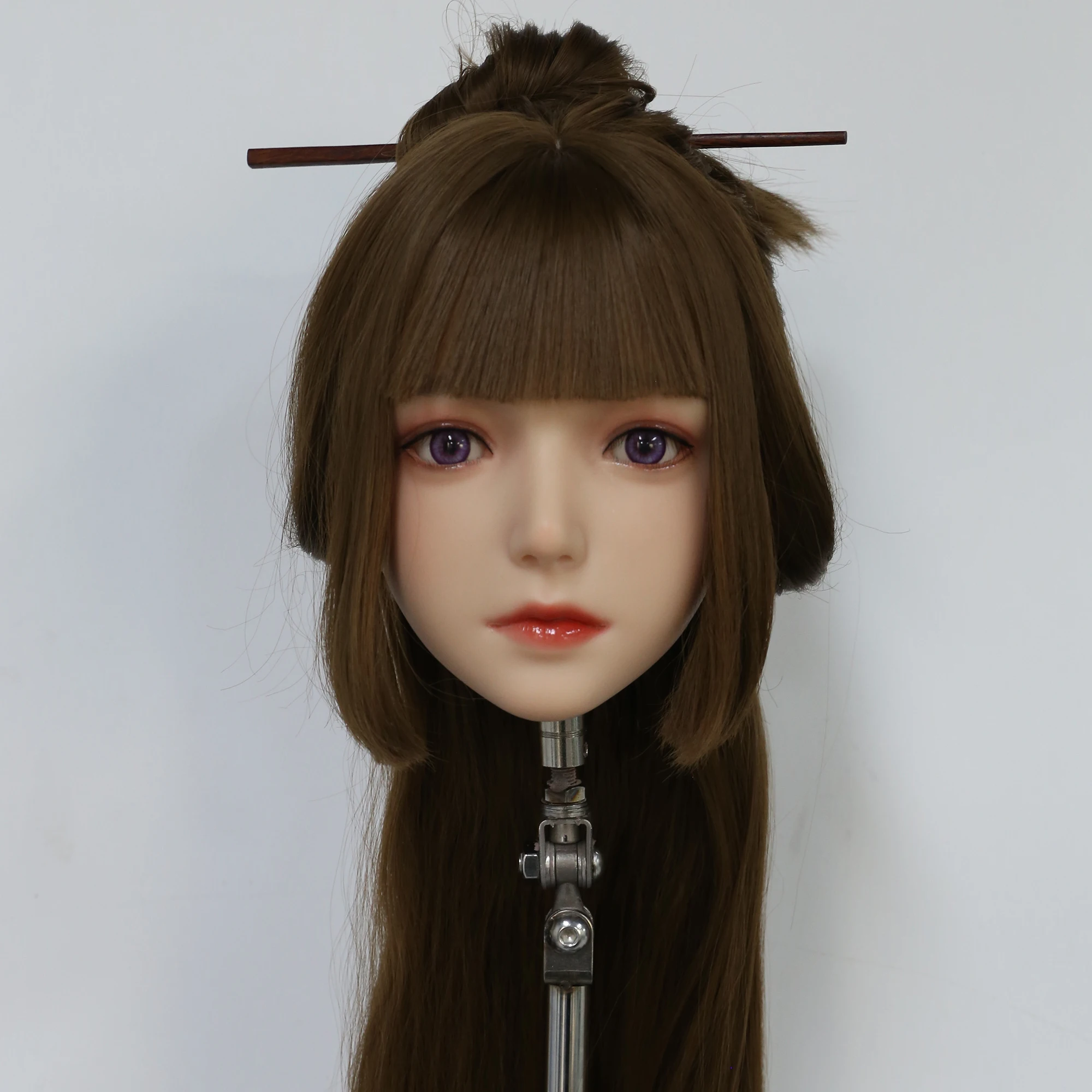

Silicone artificial hair transplantation, with genuine skin texture and fine facial features, and built-in M16 screw interface