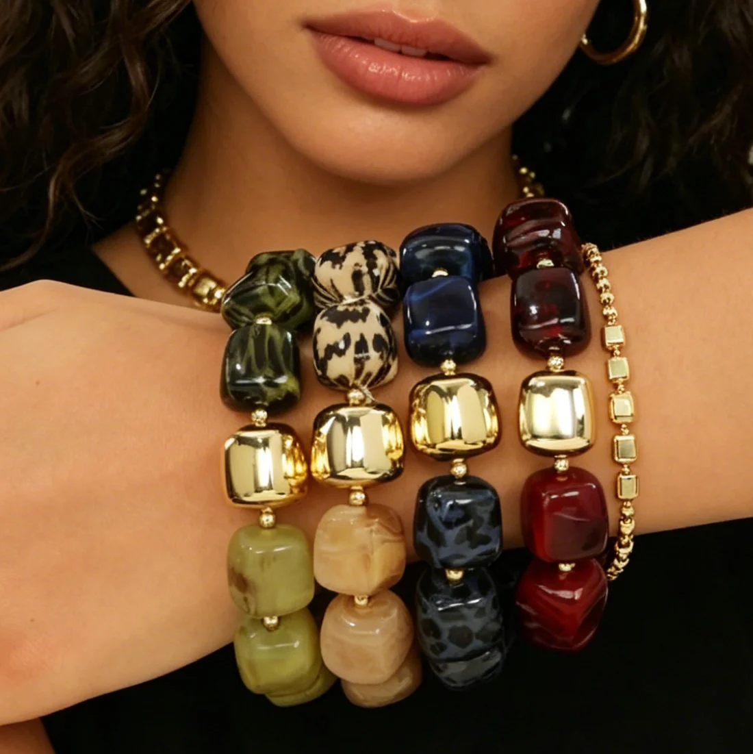 Image of Trendiges Damen-Acryl-Armband Mehrfarbiges Leopardenmuster Goldperlen Geometrische Quadratische Nuggets Modeschmuck für den Alltag