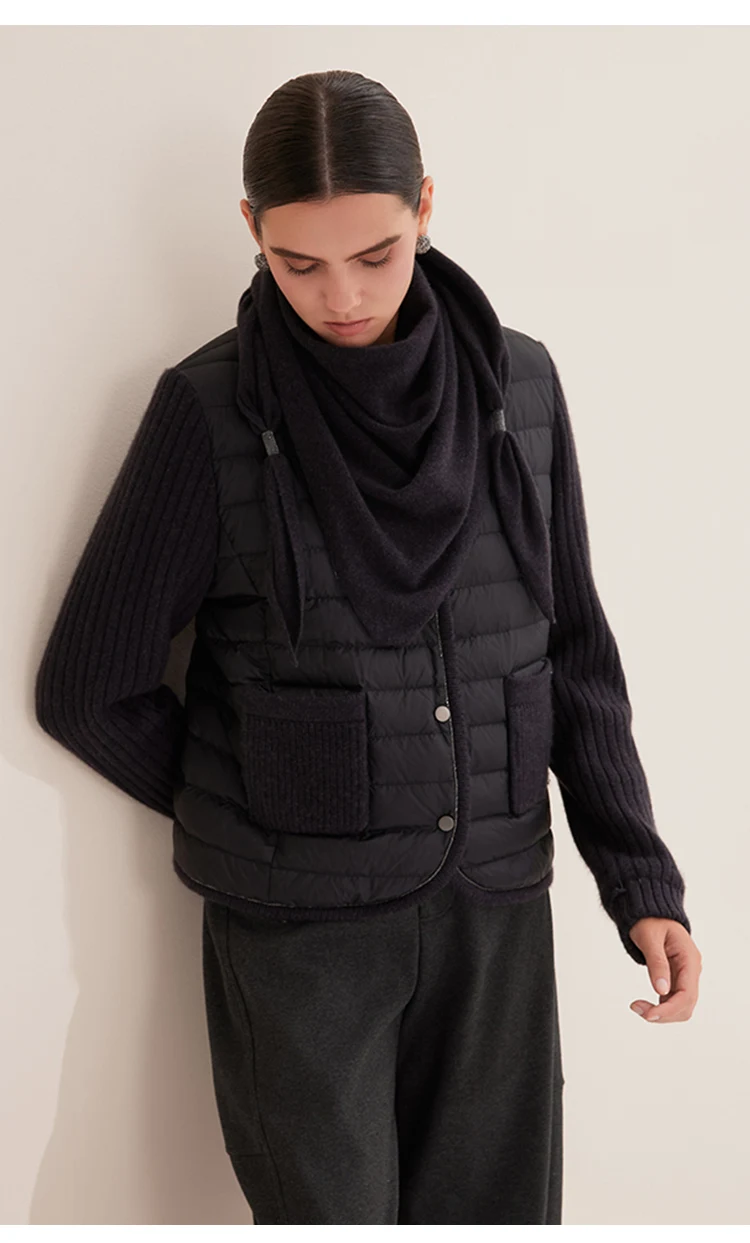 BY3521202 Damen Gesteppter Gänsedaunenmantel mit Kaschmirärmeln, Stricktaschen und Knopfleiste Vorne, Warme Leichte Winterjacke – Detail 11
