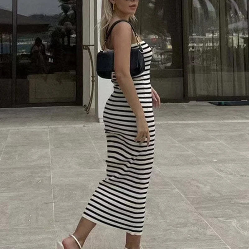 Costume da bagno femminile sexy con spalle scoperte in maglia a righe aderente con fasciatura da spiaggia, bikini all'uncinetto, costume da bagno estivo sexy lavorato a maglia