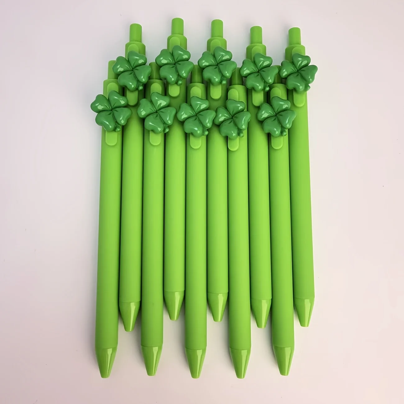 

Pack of 4 Creative Clover Series Design Products, Including Embossed Gel Pens, New School Design Models, Clover-Style Retractable Ballpoint Pens, Office Supplies, and Study Gifts Valentine's Day, Christmas, and Gift Items Are Perfect for Halloween, Thanks
