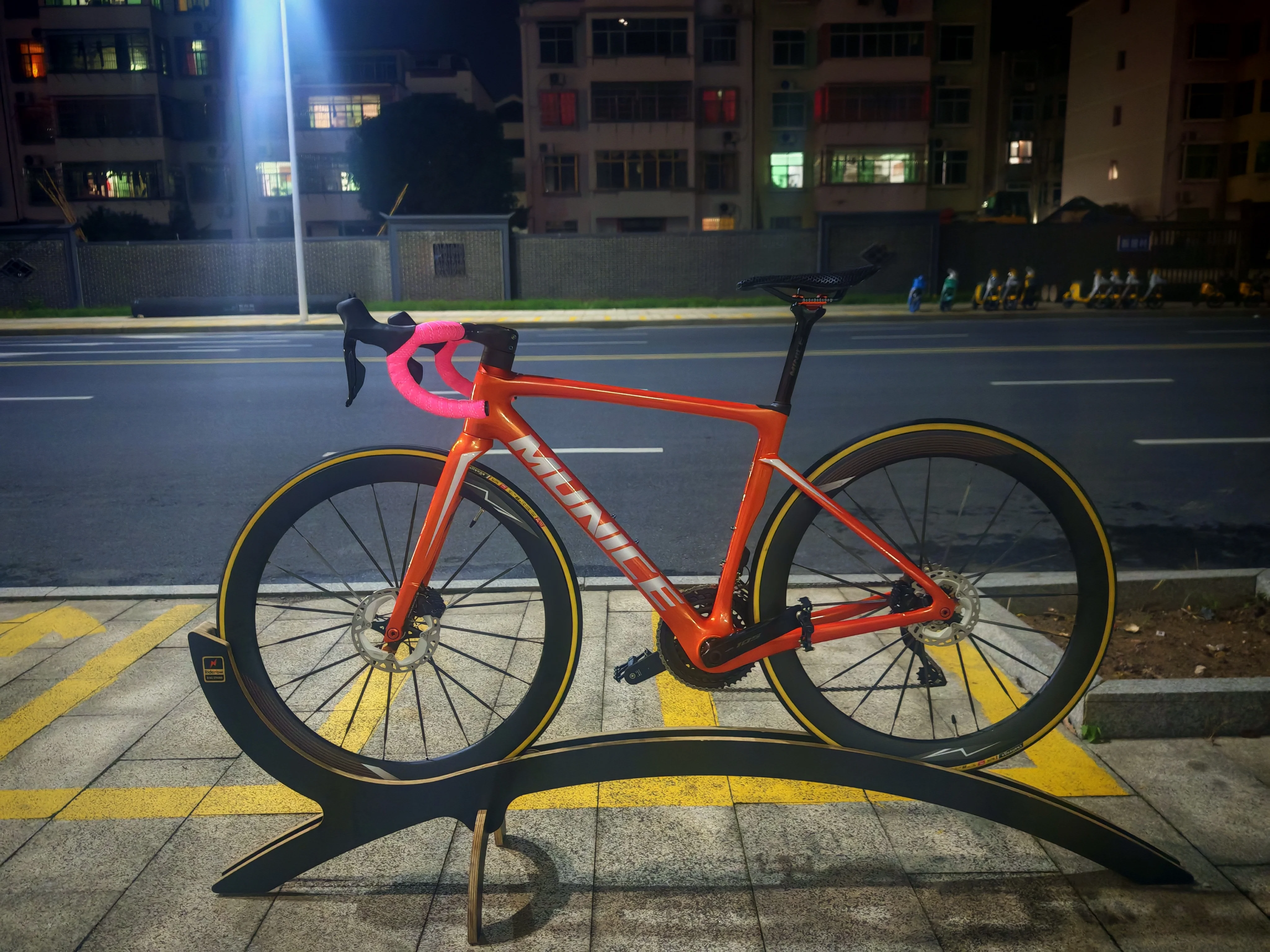 Munice R2 Carbonfaser-Rennradrahmen Versand aus Spanien Ultraleichter Allround-Carbon-Rennradrahmen Aerodynamischer EPS-geformter Carbonrahmen Scheibenbremse Max. 700*32C AERO T47 Fahrradrahmen Vollständig interne Kabelführung Lenker DI2 Mechanisch 2 Jahre Garantie – Detail 36