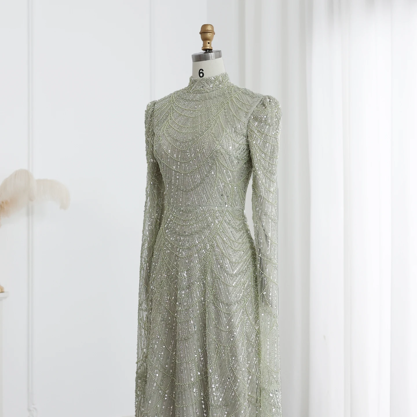 Sharon Said Luxuriöse Dubai Salbeigrüne Muslimische Abendkleider mit Cape-Ärmeln und Hohem Kragen für Arabische Hochzeitsfeier SS630 Maßanfertigung – Detail 13