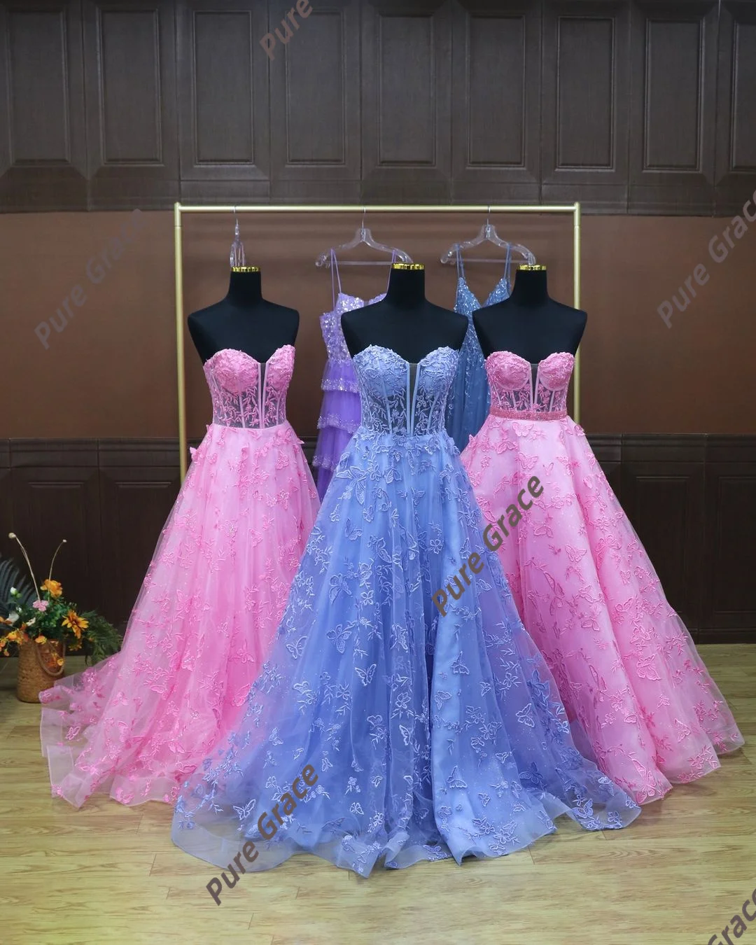 Classic Strapless Tulle Prom Dresses With Appliques A Line Long Evening Dress Simple Sleeveless Formal Occasion Cocktail Gowns