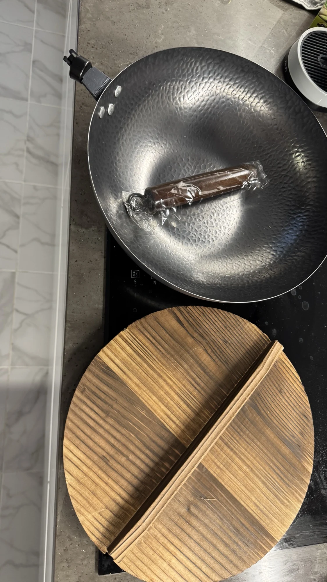 32cm Carbon Steel Wok Woks & Stir Fry Pans Wok Pan with Lid No Chemical Coated Flat Bottom Wok for Electric Induction Gas Stoves photo review