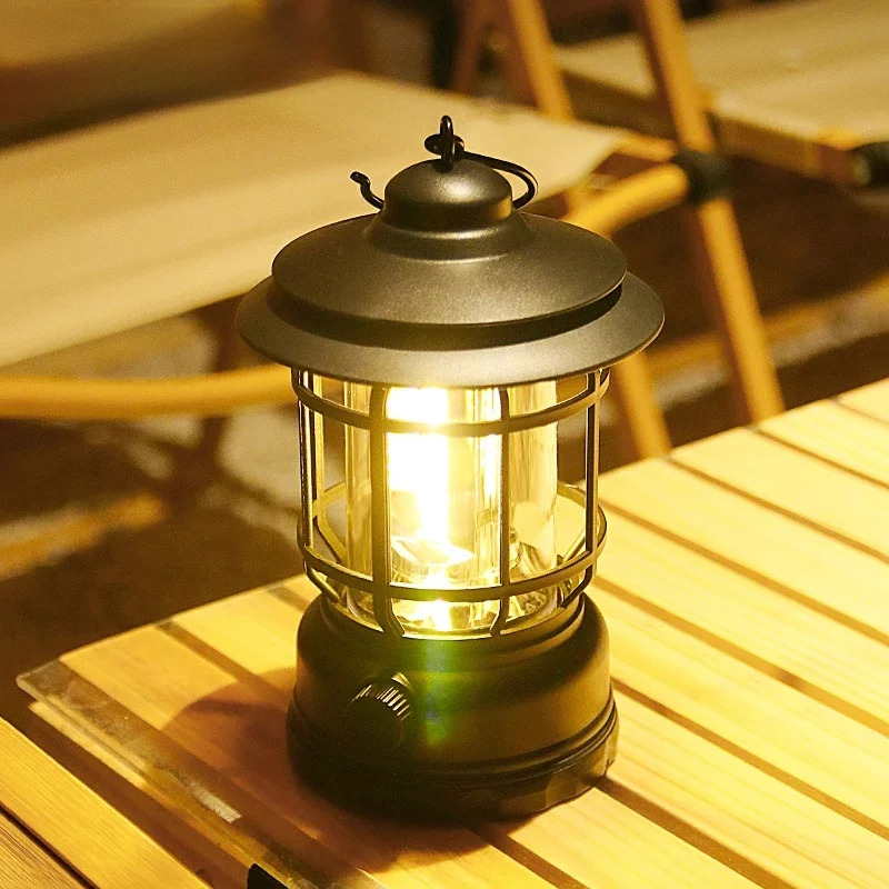 Portable Camping Lantern Outdoor Vintage Candle Handheld Atmosphere Light Tent Lights Tent Vintage Pendant Table Lamp for Outing