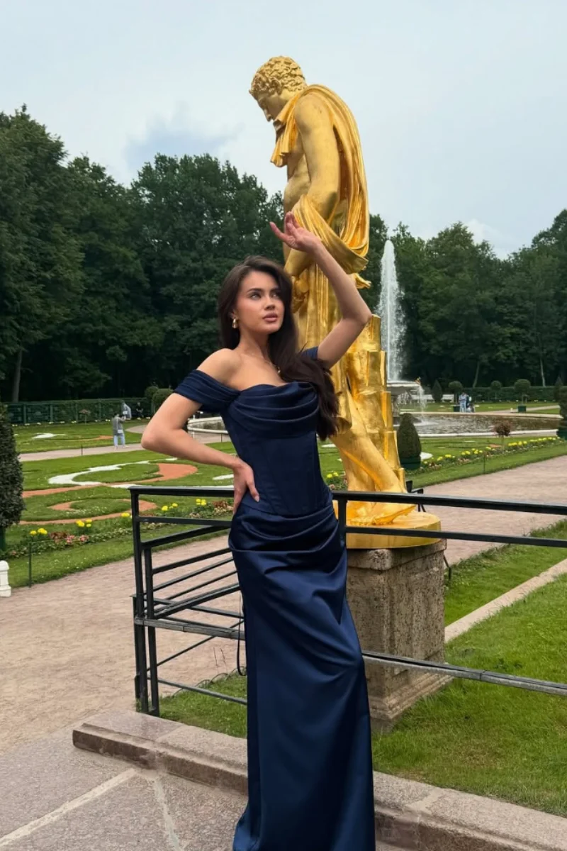 Abiti da sera Jessica Navy Abiti da ballo in raso di seta rugosa Abiti da festa di nozze con spalle scoperte a sirena sexy personalizzati
