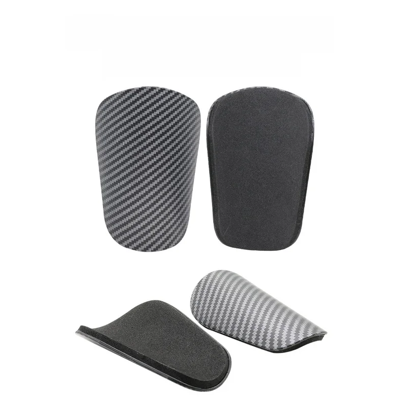 Protégez vos tibias pendant l'entraînement au football avec des mini protège-tibias, design léger et confortable pour une performance maximale