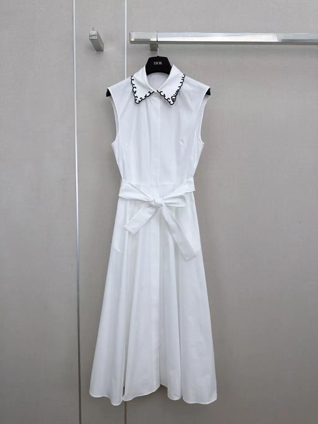 Women New Fashion Summer Casual Brief White Shirt Collar Sleeveless Buttons Embroidered Holiday Daily Lace-up Waist Long Dress