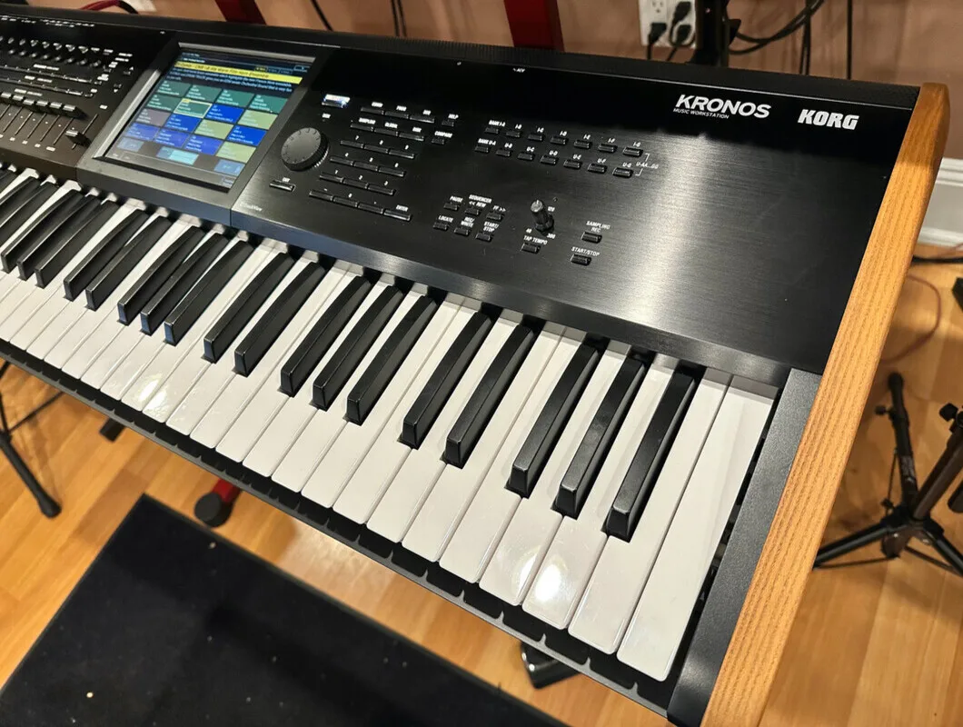 OFERTA PROMOCIONAL Korg Kronos 2 Teclado de estación de trabajo con sintetizador de 61 teclas