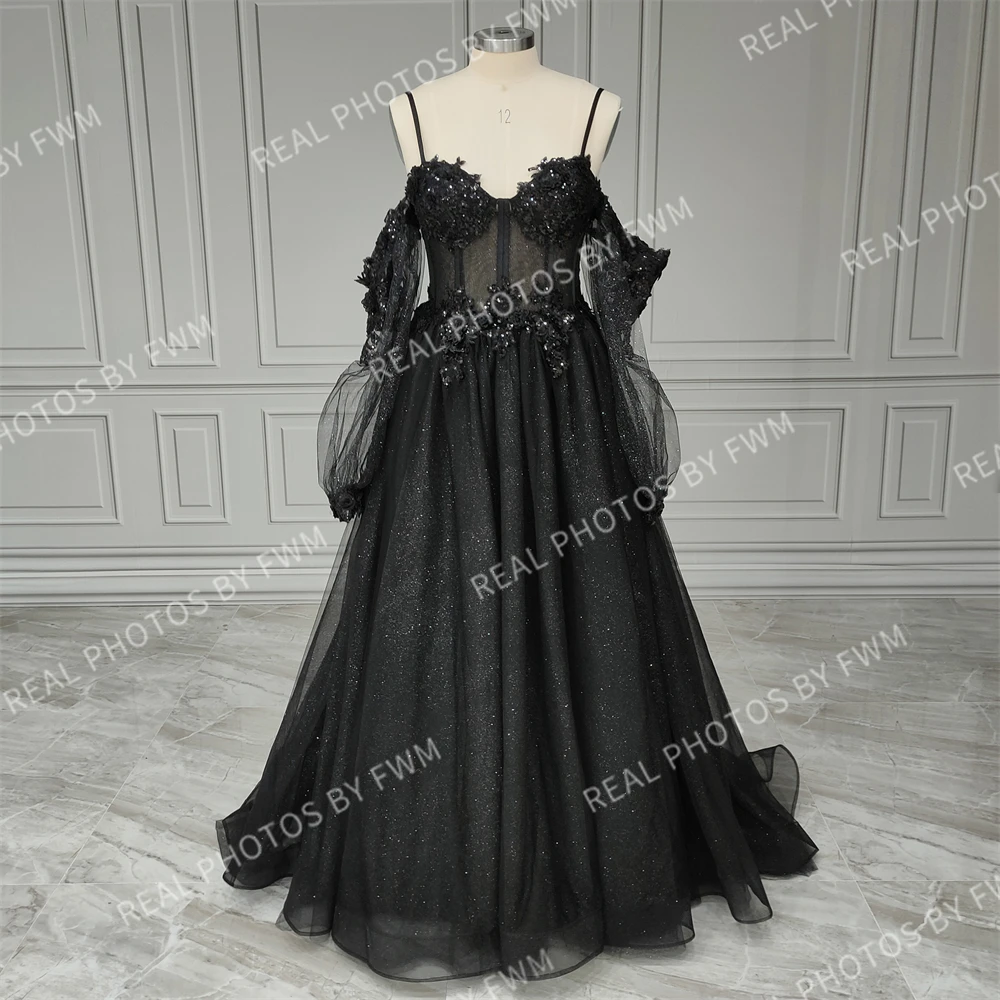 15403 #   ที่กําหนดเองสีดําTulle A-Line Spagehttiสายรัดชุดแต่งงานGothic 3Dดอกไม้Sequinedชุดเจ้าสาวชุดราตรี