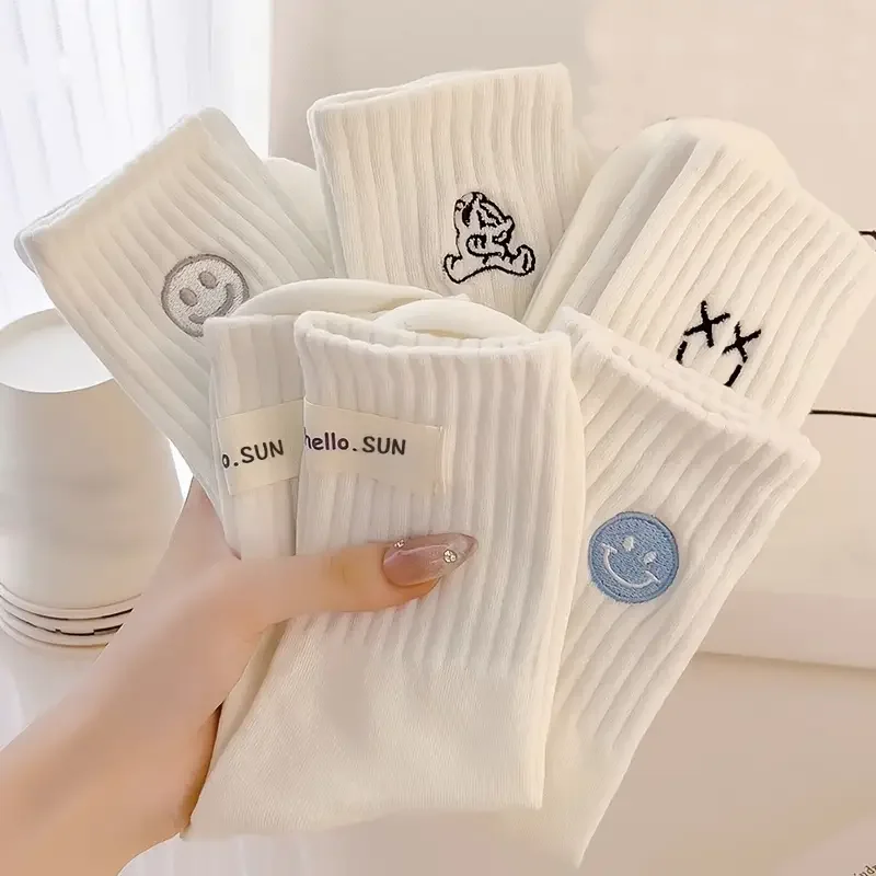 5 Pairs Socks Women'S Mid-Tube Socks Autumn And Winter New Smiling Face Absorbent Sweat Breathable Ins Fashion Ladies Sports