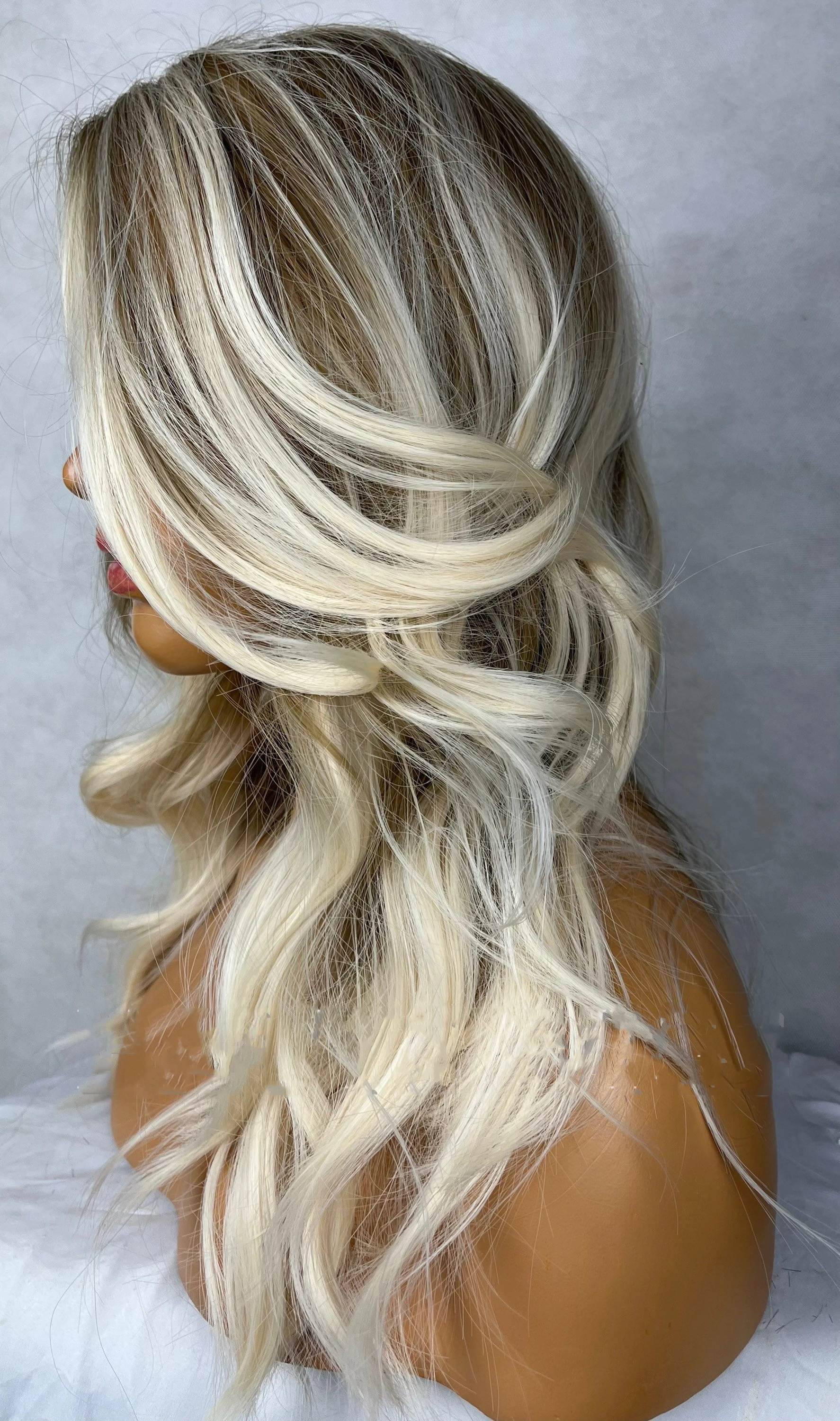 Synthetische Faser asch blond balayage Highlights Perücke gewellte Seitenscheitel Spitze vorne Frauen Perücke hitze beständig täglichen Gebrauch/Party 150%