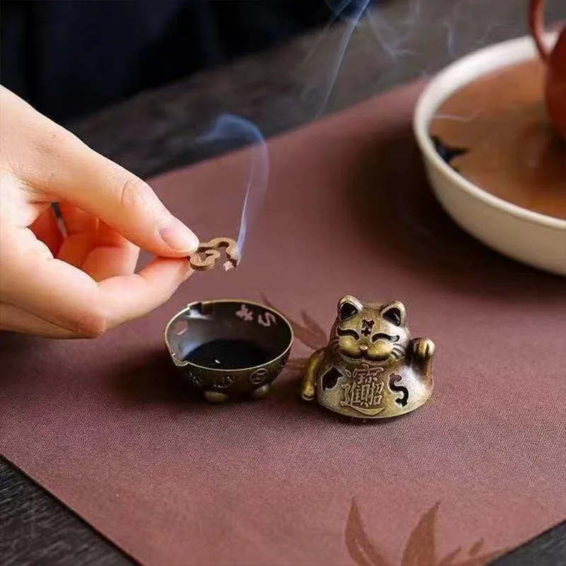 Lucky Cat Incense Burner Elegant Japanese-Style Feng Shui Decor Hand-Holding Cat Paw Design Perfect for Home & Office Good Luck