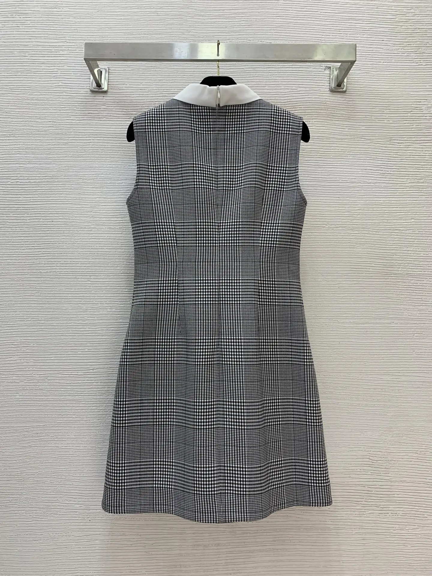 فستان نسائي قصير أنيق بدون أكمام شبكي رفيع لخريف 2025 فستان جديد #1