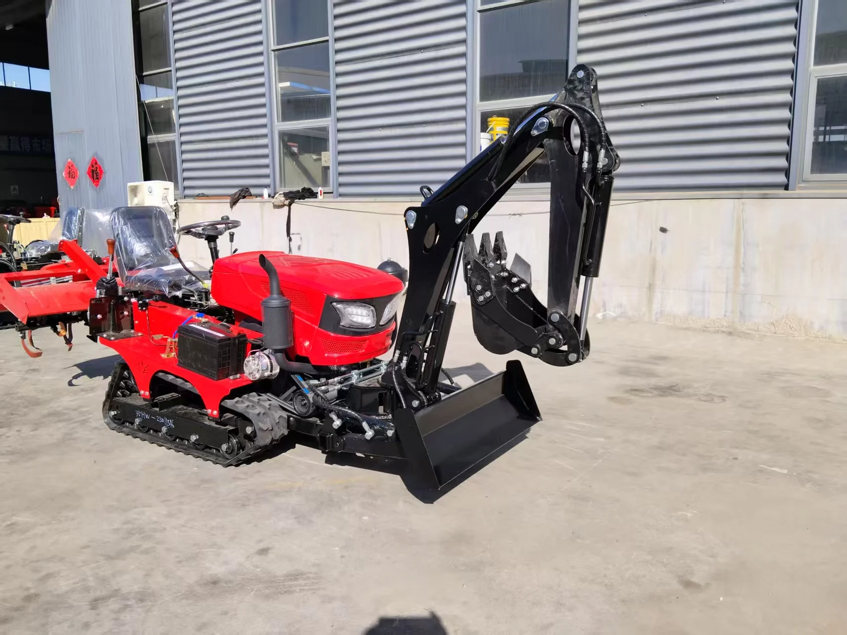 Customized Agricultural Crawler Tractor 35HP Compact Crawler Tractor Cultivator with Digger