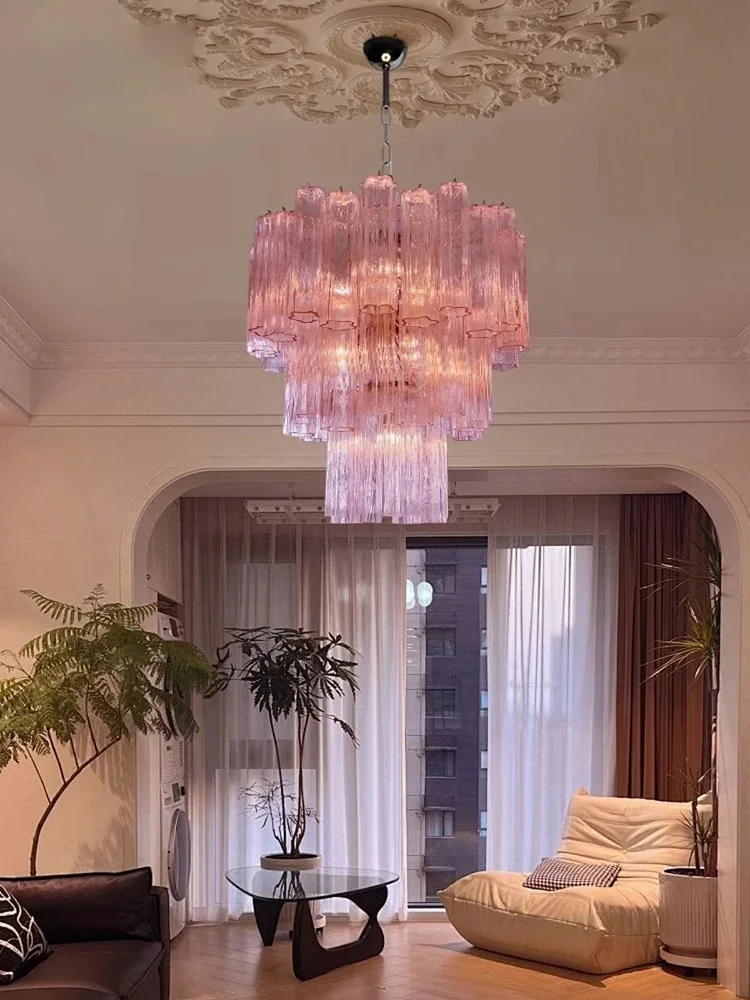 Lustre LED en verre coloré au design français tendance 2026, suspension luminaire pour salon