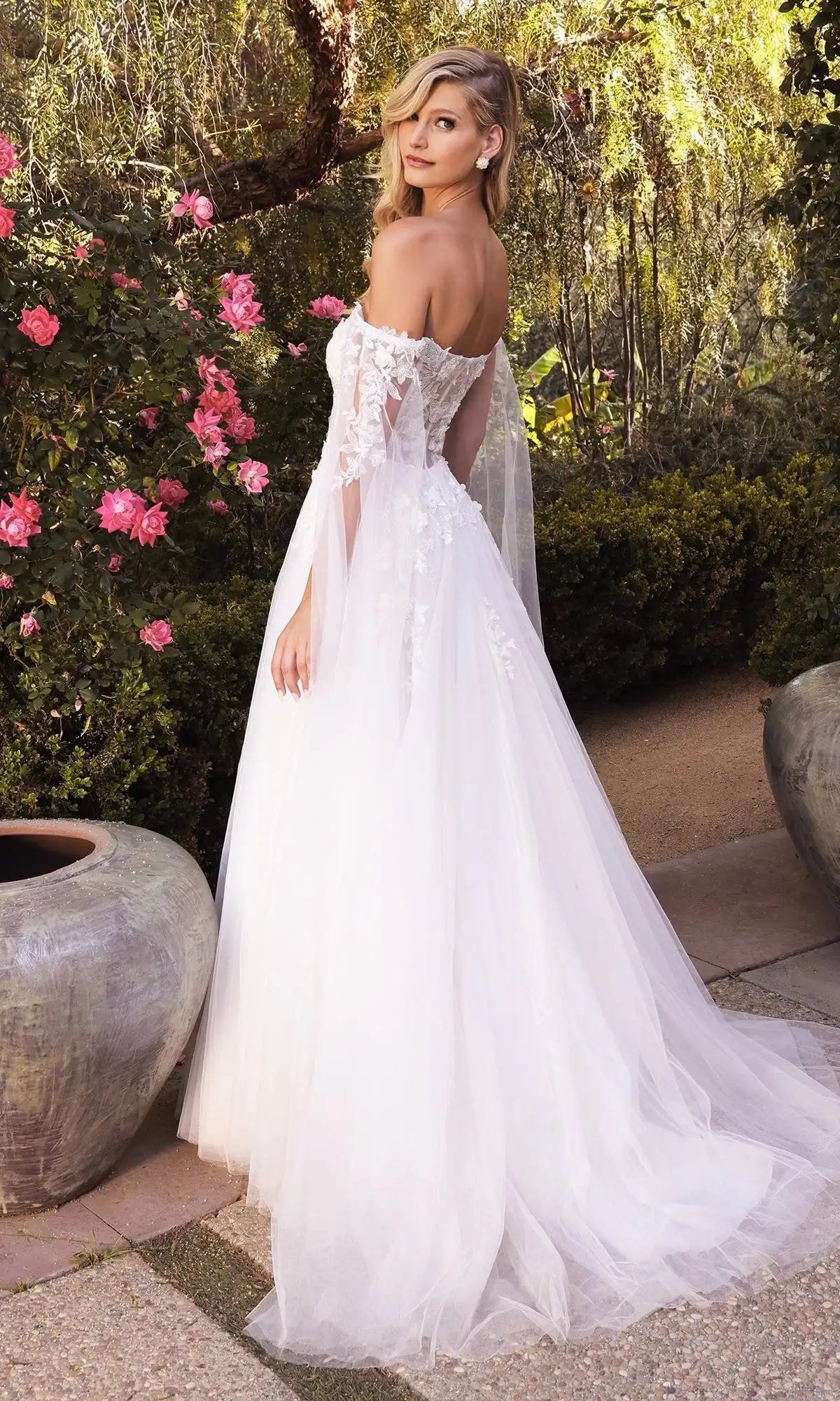 Wedding Dress Off The Shoulder Long Sleeve Cape A-Line Ball Gown Bridal Gown With Sweep Train Elegant Long Formal Evening Robes