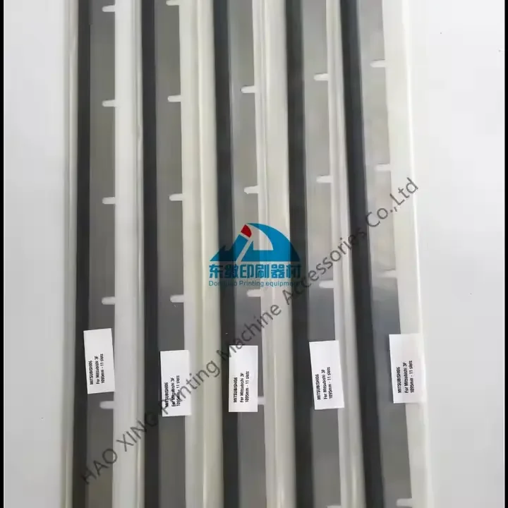 

Для Mitsubishi 3F скребок 1095 мм, 11 слотов с качественным лезвием для мытья, запасные части для оборудования офсетной печати, лезвие для мытья