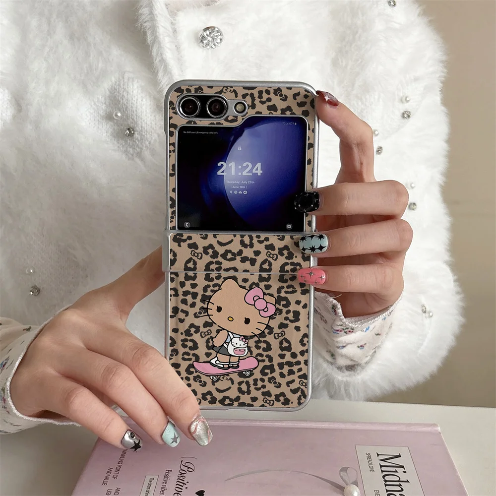 

New luxury leopard print skateboard HelloKitty case suitable for Samsung Galaxy Z Flip 7/6/5/4 Flip 5 Flip 6 Flip 4 Fro magnetic