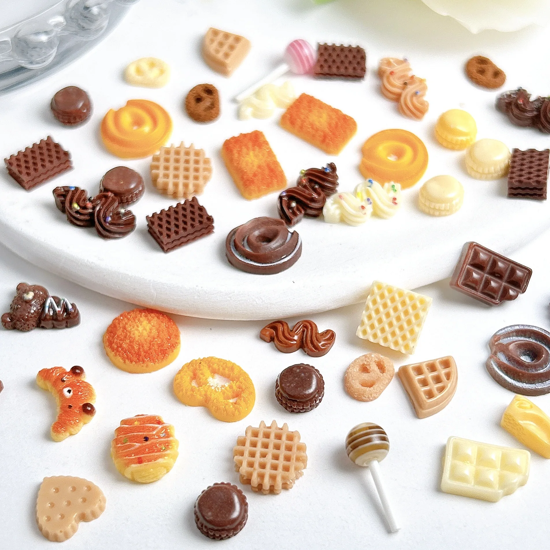 SW32 20pcs Mix Cartoon Simulated Biscuits Charms Creative Painted Donuts Cake Mixed Resin Nail Art Decoration Accessories DIY