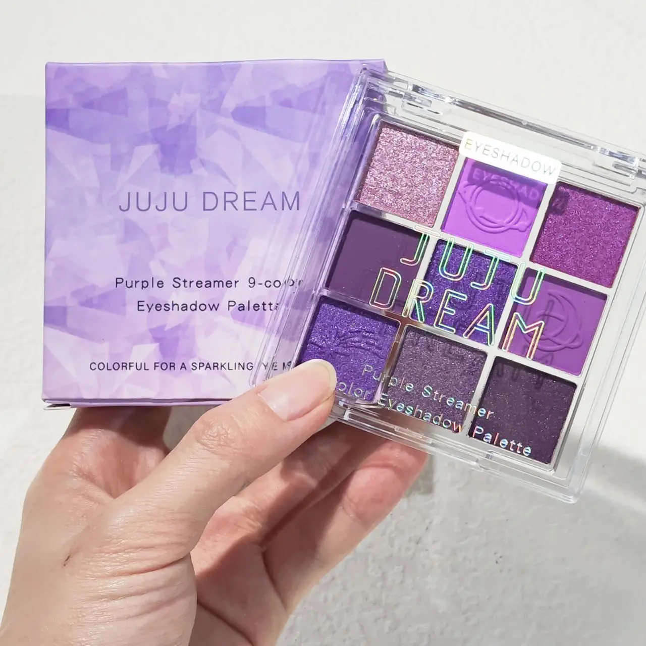 나인 그리드 퍼플 아이섀도우, 스모키 바이올렛 & 펄센트 매트, 매혹적이고 매혹적인 아이 메이크업에 딱 맞습니다.