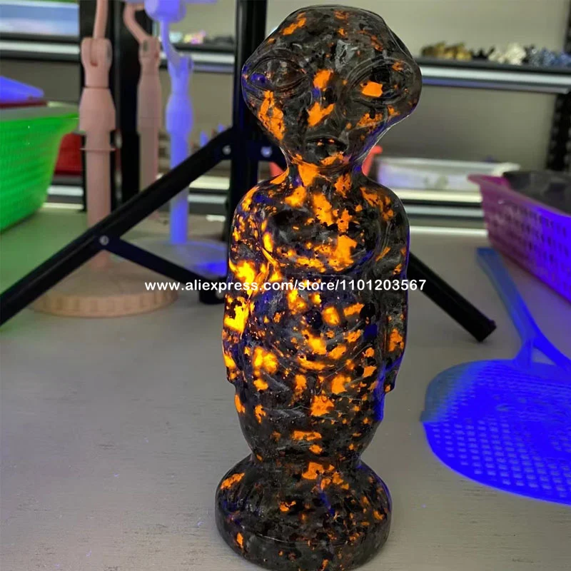 UV Reactive Yooperlite Crystal Alien Skull Carving Self Standing Natural Flame's Stone Extraterrestrial Sculpture Art Home Decor