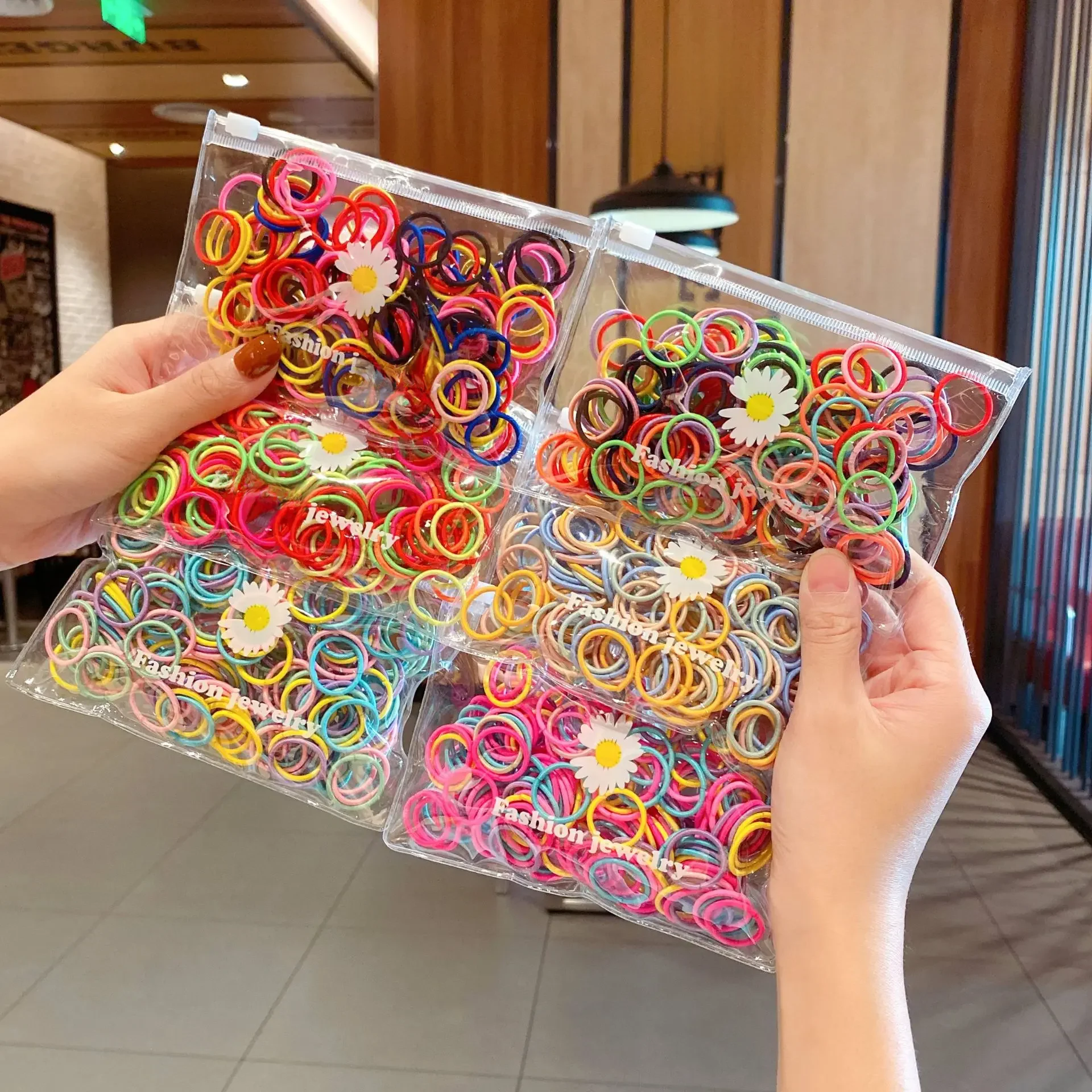 Bande de cheveux élastique pour filles, élastique en nylon coloré, porte-queue de cheval pour enfants, accessoires pour cheveux de bébé, cadeau d'ornements, ensemble de 100 pièces