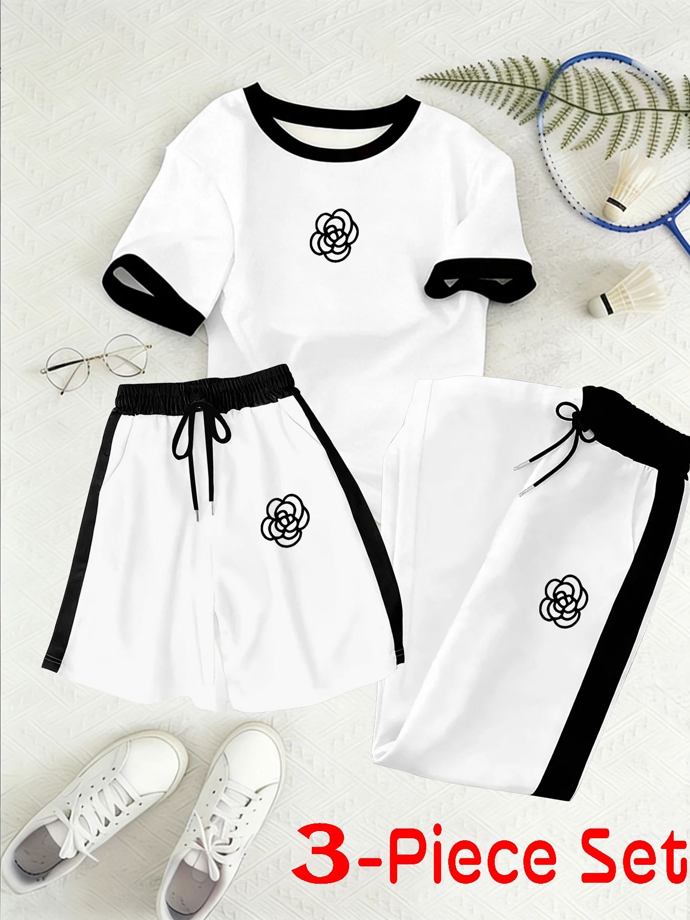 Conjunto Casual de Tres Piezas con Estampado de Camelia y Líneas Simples para Verano, Camiseta y Pantalones Cortos con Bloques de Color, Atuendo Diario