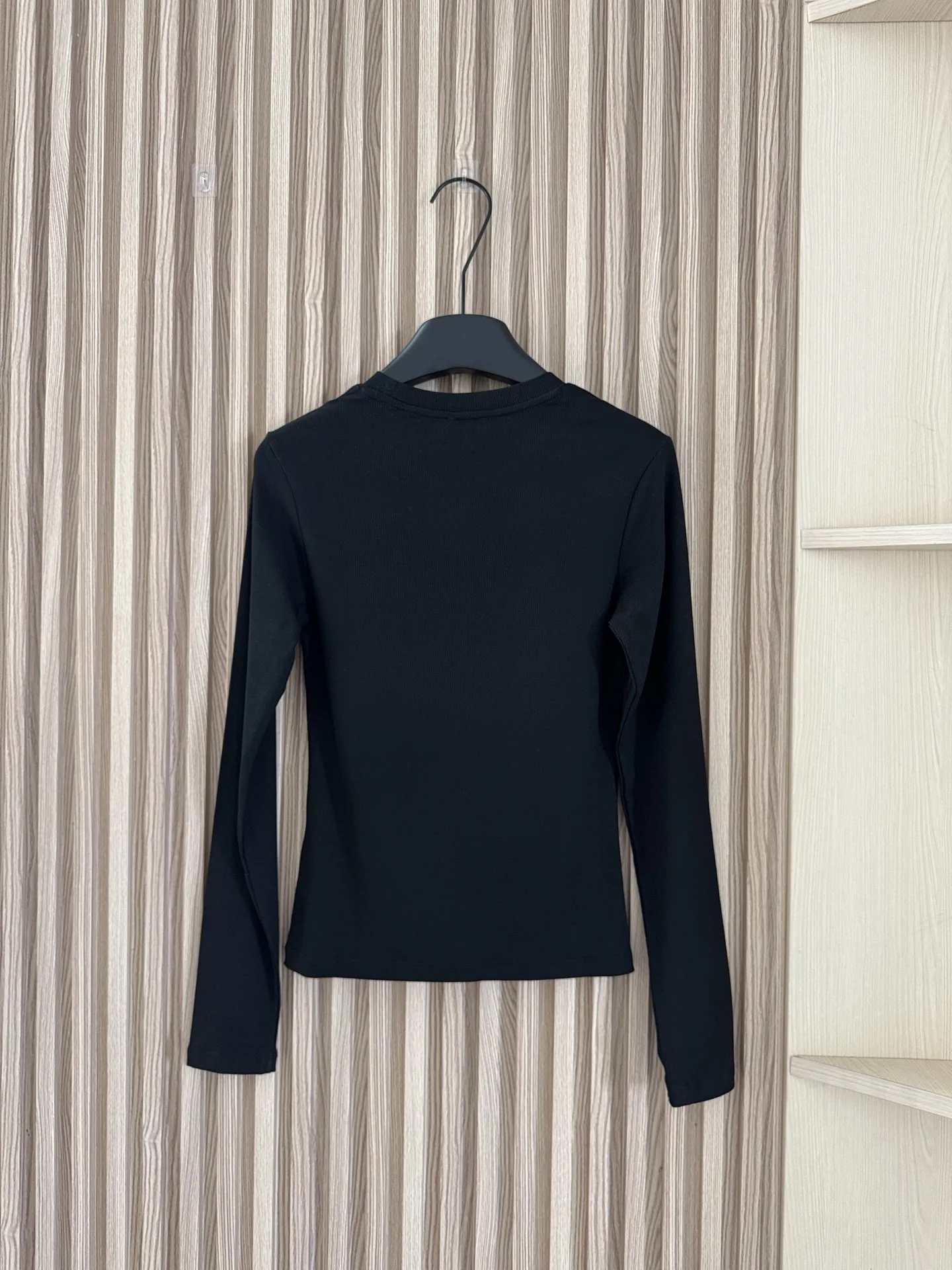 

2025 Autumn Must-Have! Solid-Color Round-Neck Long-Sleeve T-Shirt - Slim Fit, Comfy & Versatile, Perfect for Layers & Casual Out