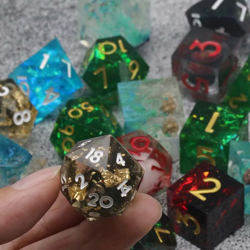 1Pc Random Resin Dice  Polyhedral Dice for Role-Play Game D&D Bar Pub Party RPG Board Games