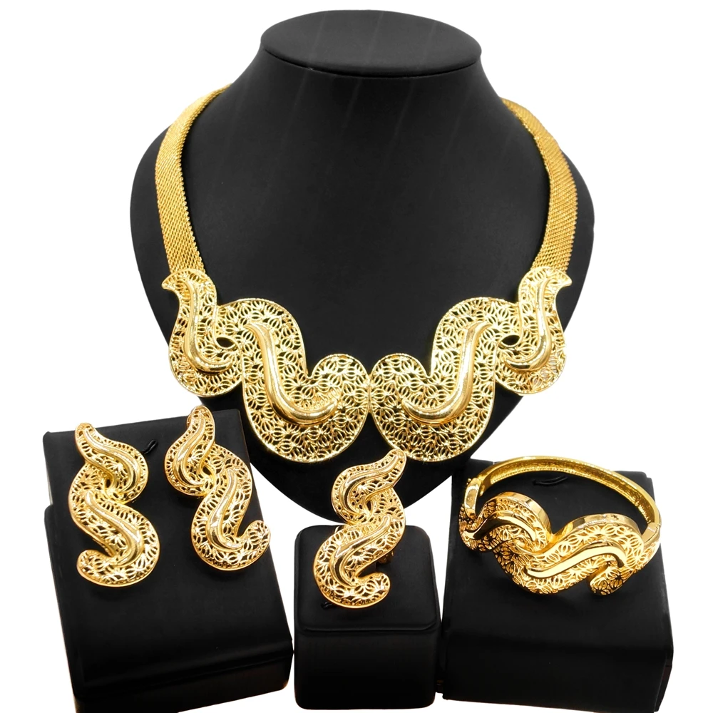 Fashion Trend Woman Necklace Jewelry Set Italian Gold Plated Leopard Body Pendant Big Bracelet Earring Ring Personality Design