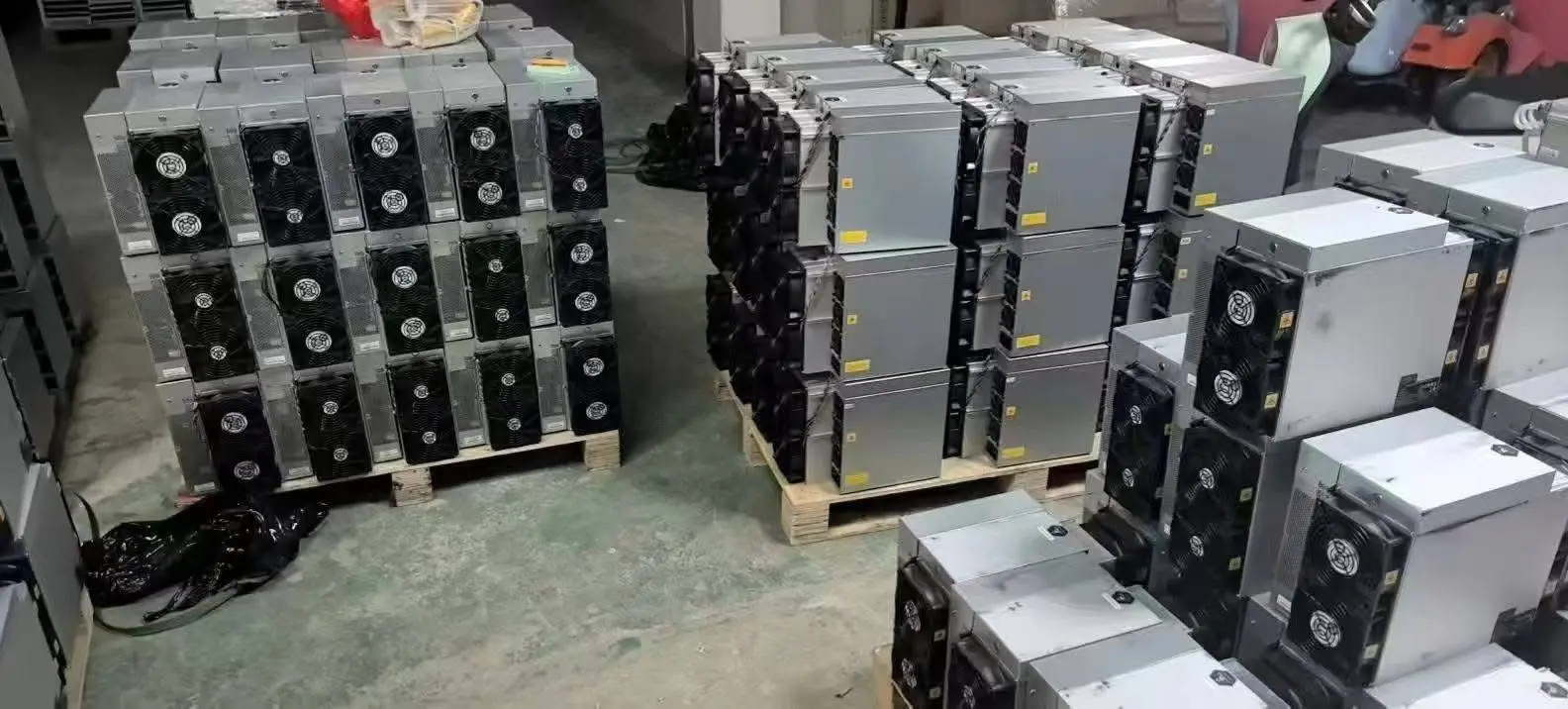 

Antminer S21 Pro 234TH/s 3531W BTC Miner Air-cooling S21kpro S21j Pro S21 Antminer Bitcoin Miner S21PRO BTC Mining SHA-256