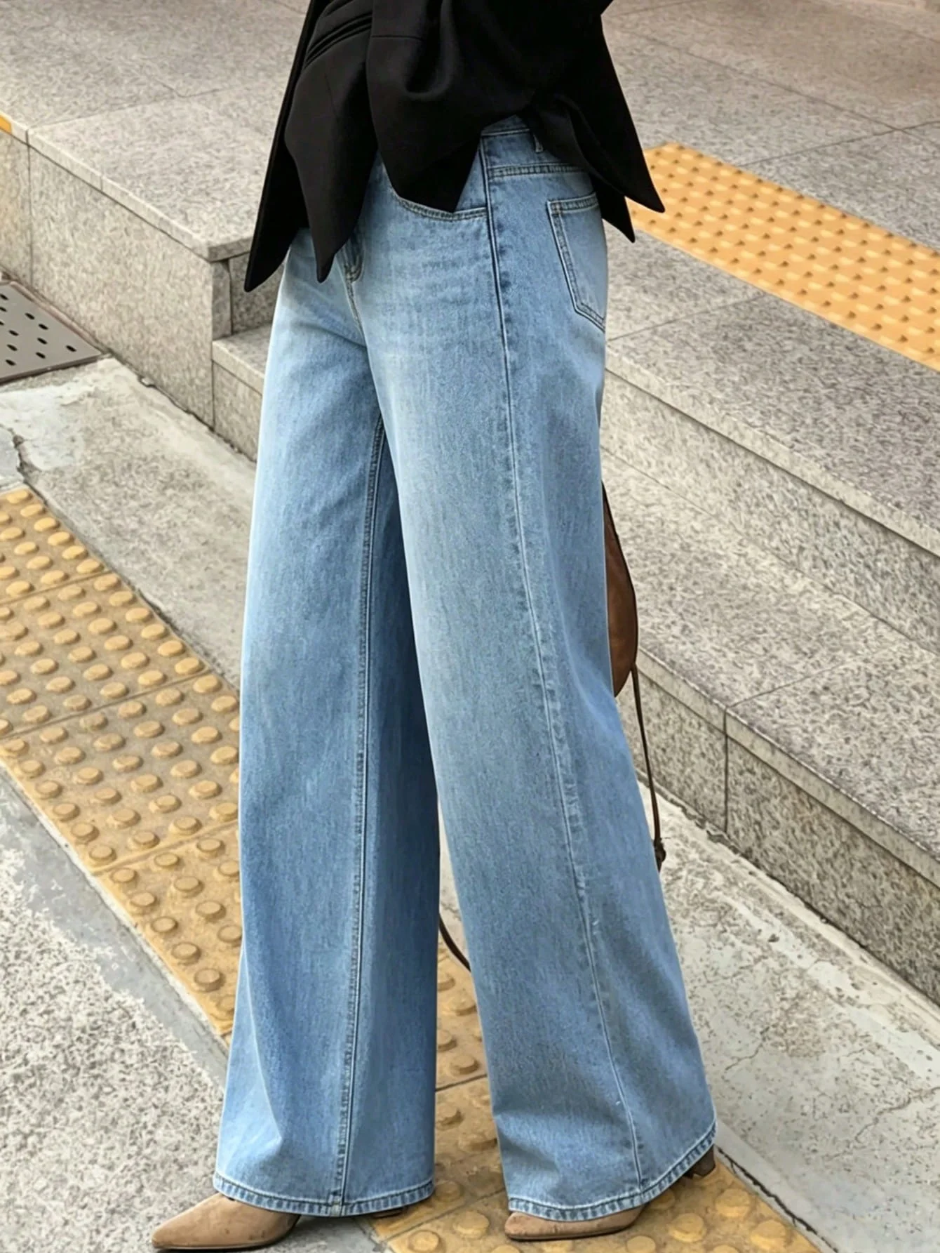 Women's Mid-Rise Wide-Leg Loose-Fit Denim Jeans, Light-Wash Denim Fabric Bottoms with Self-Tie Belt for Everyday Casual Streetwe