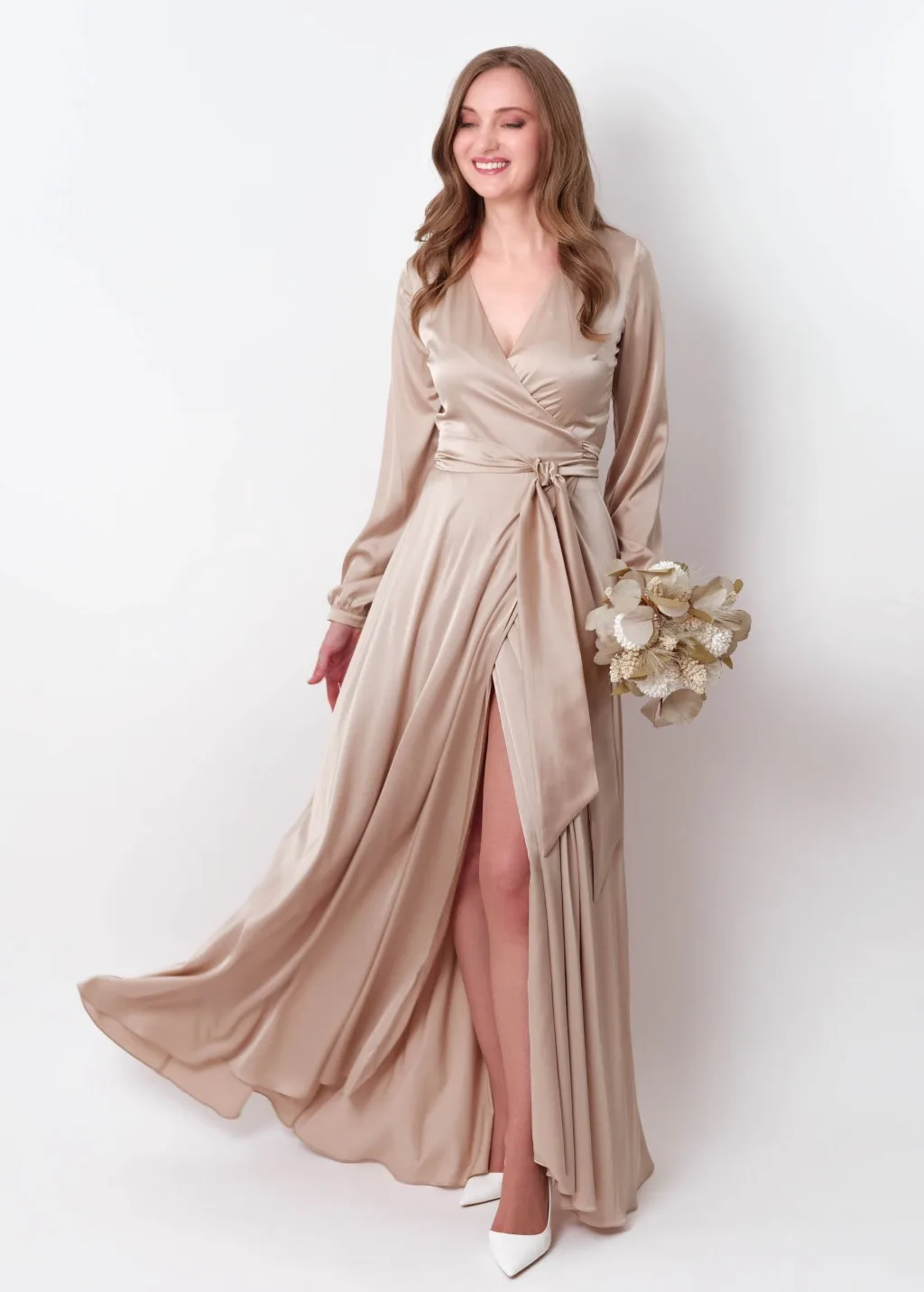 Beige Bridesmaid Dresses Long Sleeves V-Neck Pleats Long Wedding Party Dresses