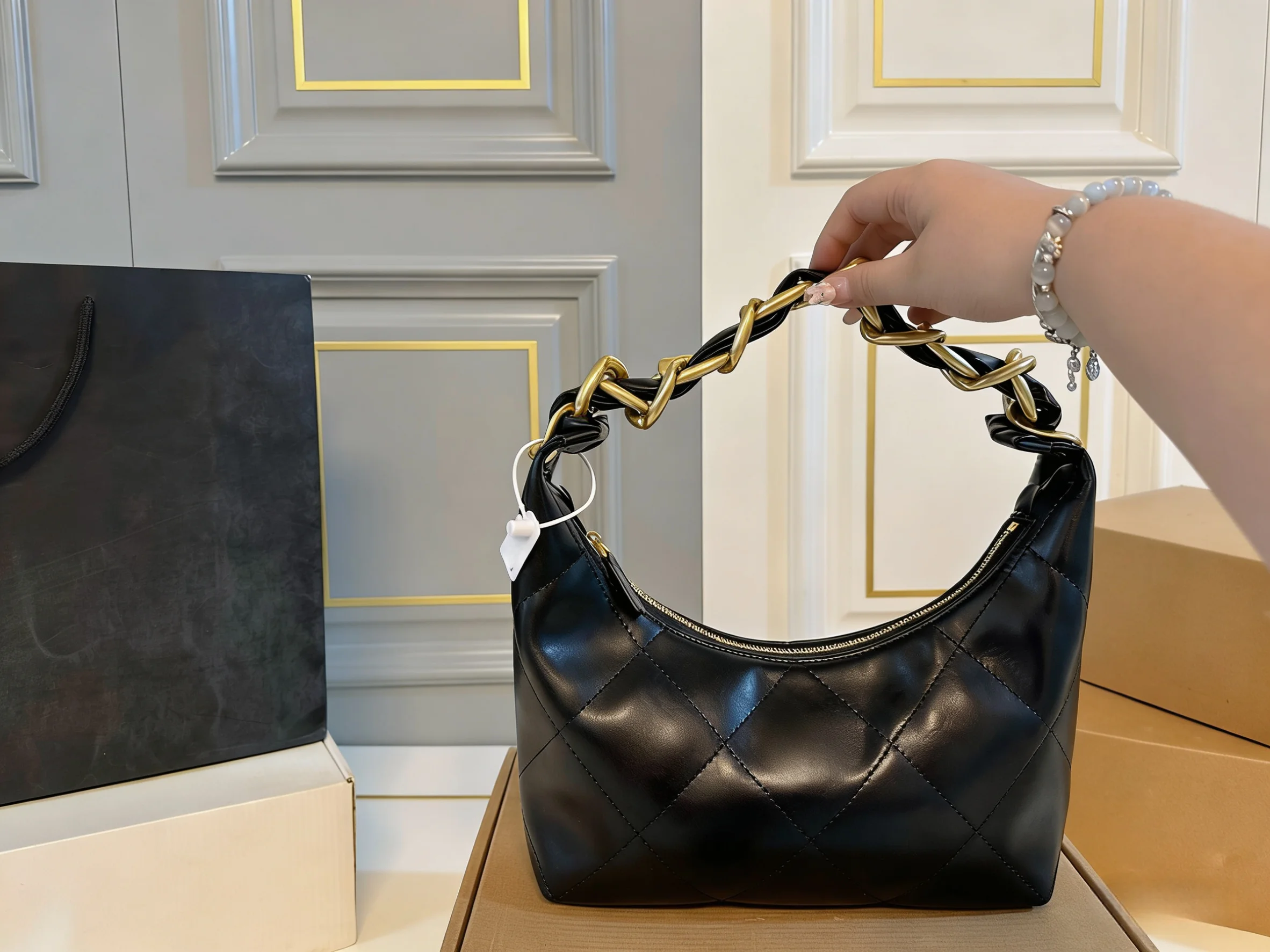 

2025 New SIZE: 24X14 CM Fashionable Versatile bags leather Portable Shoulder strap Hand-held no boxes