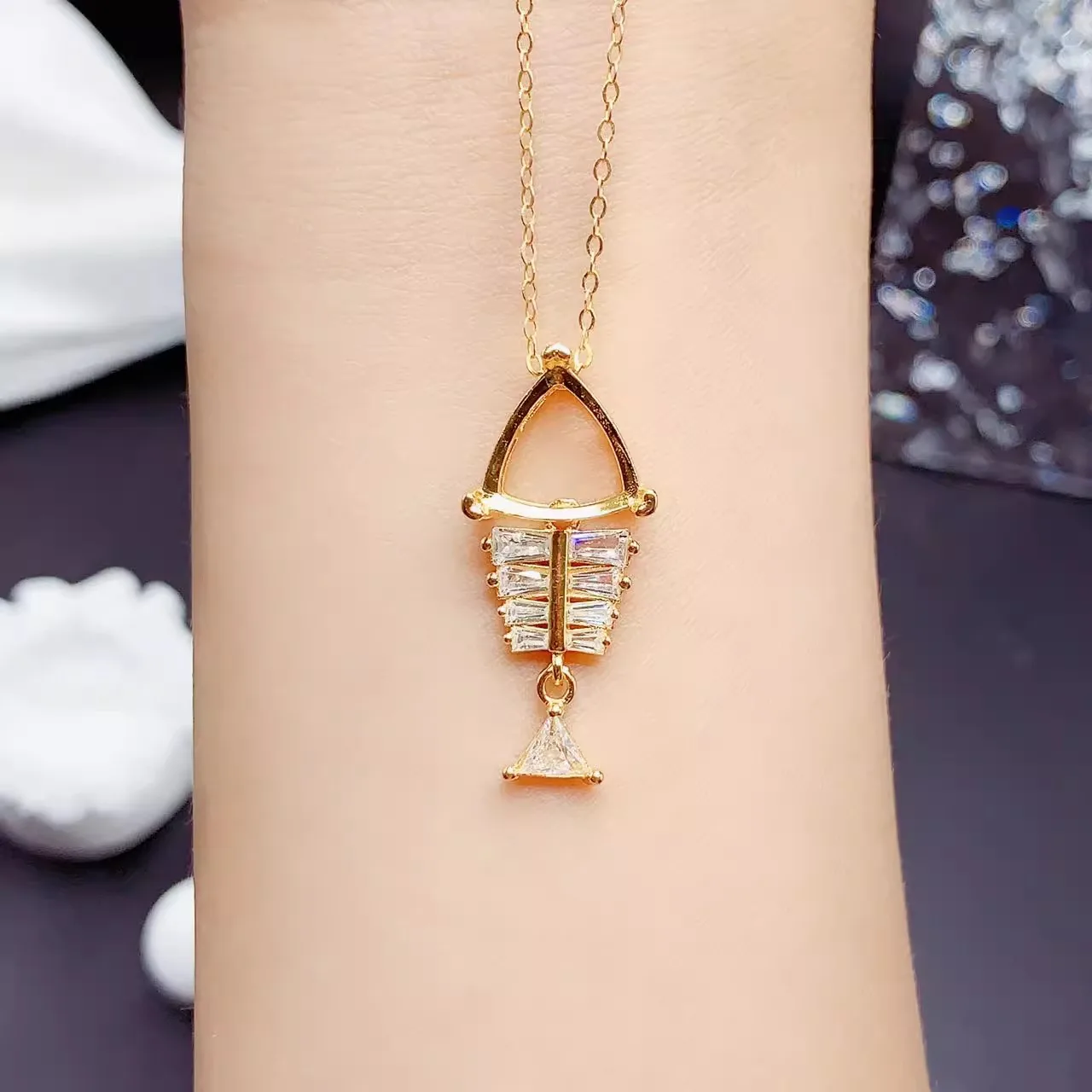 Jiaotou Fish S925 Silver Pendant with Empty Support Triangle 10 * 10mm Silver Support Plated with White Gold Rose Gold for Women