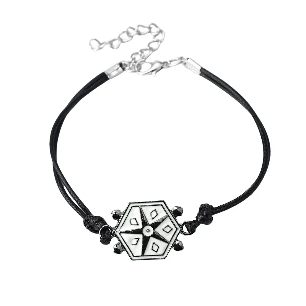 Anime Pfauenschwanz Emaille-Halskette Anhänger Niedliche Pins Cartoon Metall-Abzeichen für Damen Herren Revers-Brosche Schmuck Fans Halloween Geschenke