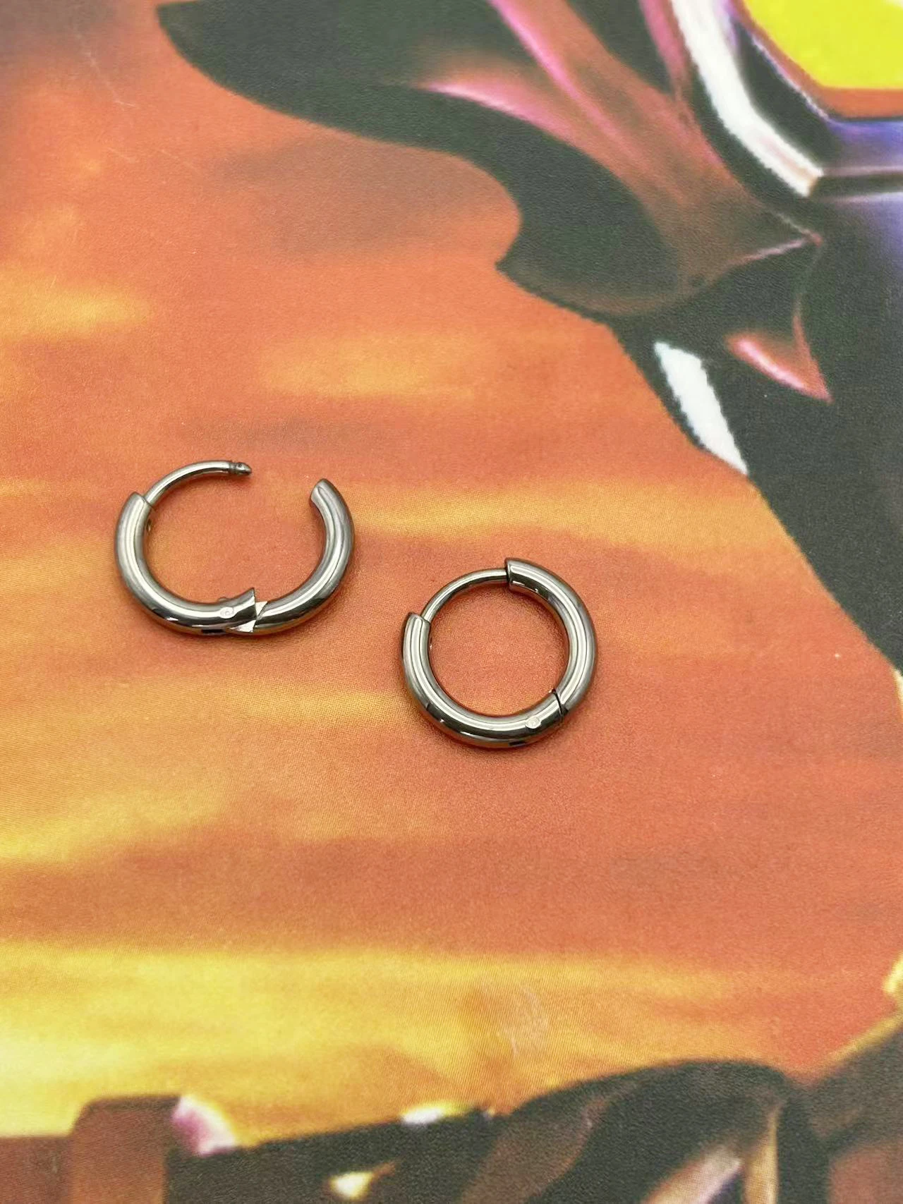 Kenbao 10 paar titanium hoepel oorbellen Huggie lichtgewicht bungelen voor vrouwen mannen kraakbeen piercing hypoallergene lichaamssieraden