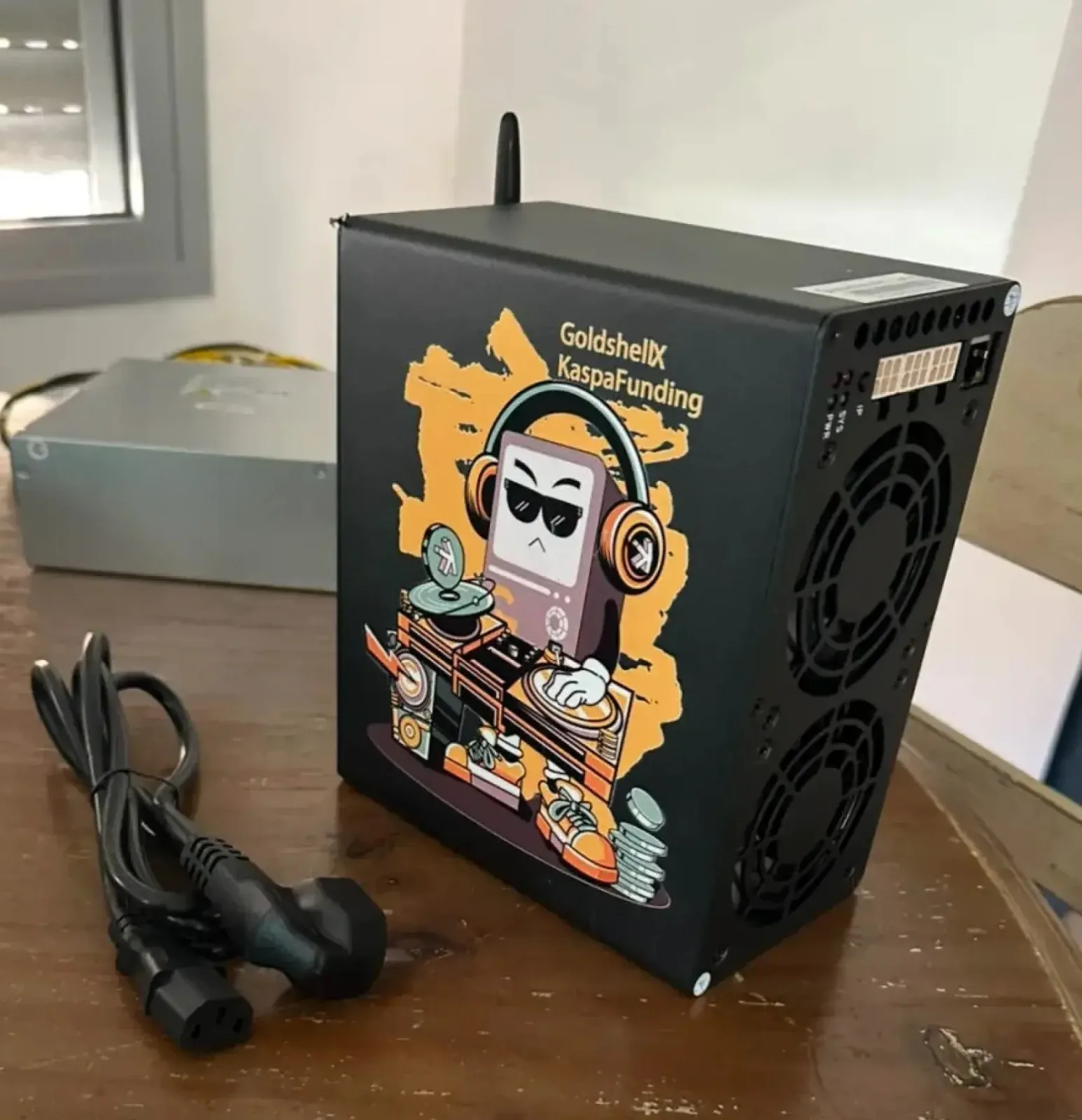 

Оригинальный Goldshell XT BOX XTMCOIN Miner – производительность 580GH/s, энергоэффективная конструкция 400 Вт, ASIC-майнер SHA-3X с Wi-Fi для дома и т.д.