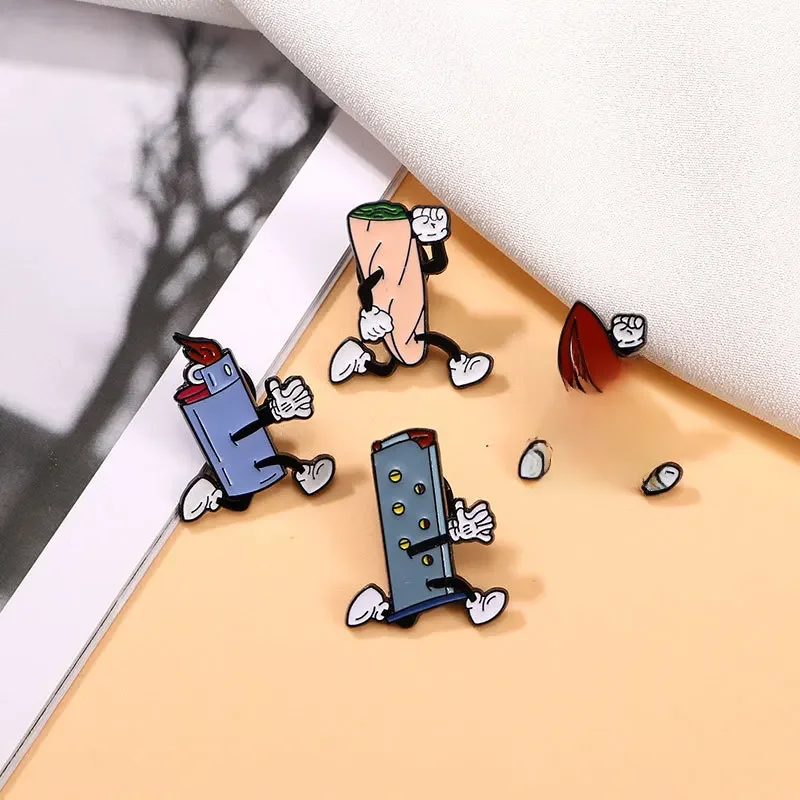 Niedliche Cartoon Kugel Patrone Clip Zigaretten anzünder Emaille Brosche kreative Anstecknadel