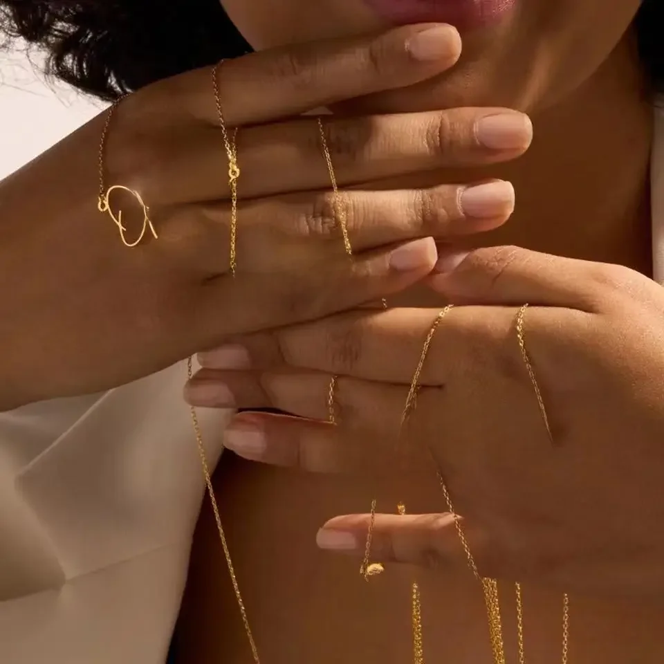 Collier personnalisé avec lettres et nom, pendentif Simple en acier inoxydable, chaîne de clavicule, bijoux pour femmes, cadeau de saint valentin