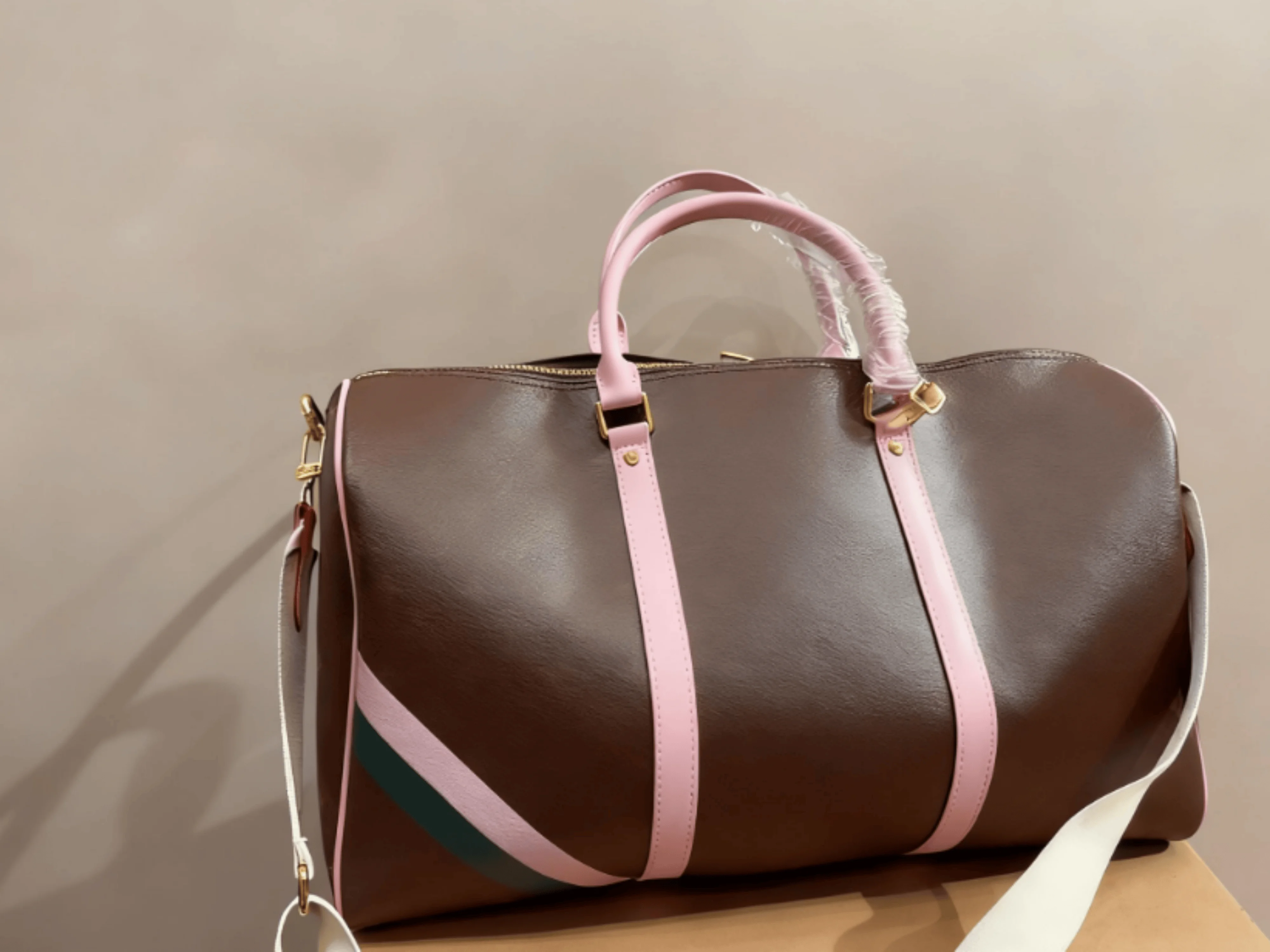 2025 حقيبة سفر كل الموضة الجديدة دائم كلاسيكي بلون بسيط ريترو حقيبة ذات سعة كبيرة 45*256 سنتيمتر