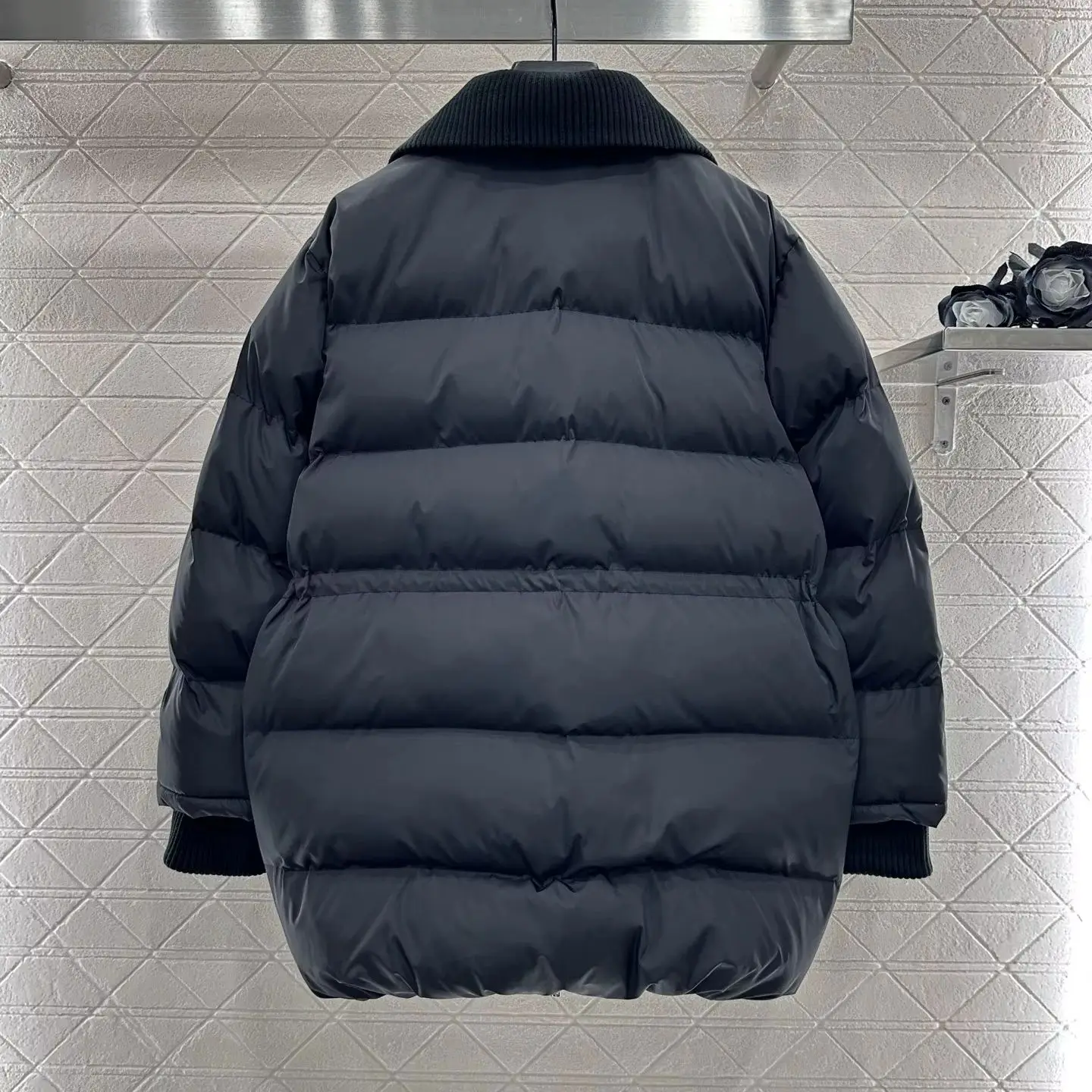 

2025 New Arrivals Mid-length Down Jacket Windproof and Waterproof Nylon Down Black