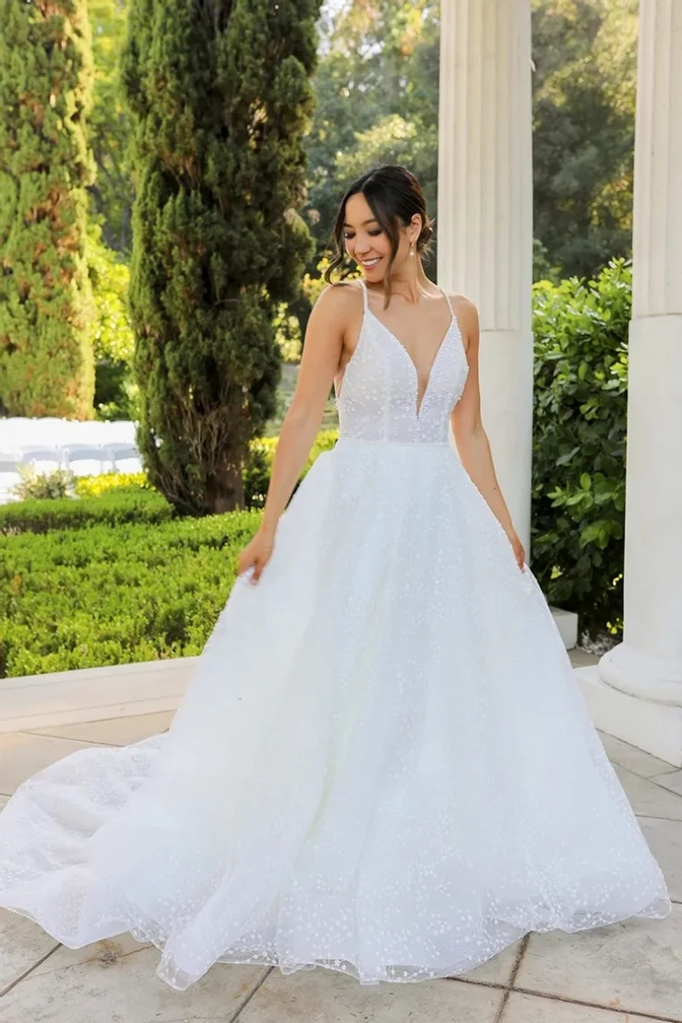 Elegante vestido de novia de Organza con cuello en V, tirantes finos, Espalda descubierta, una línea, vestidos de novia de tul de encaje con tren de corte