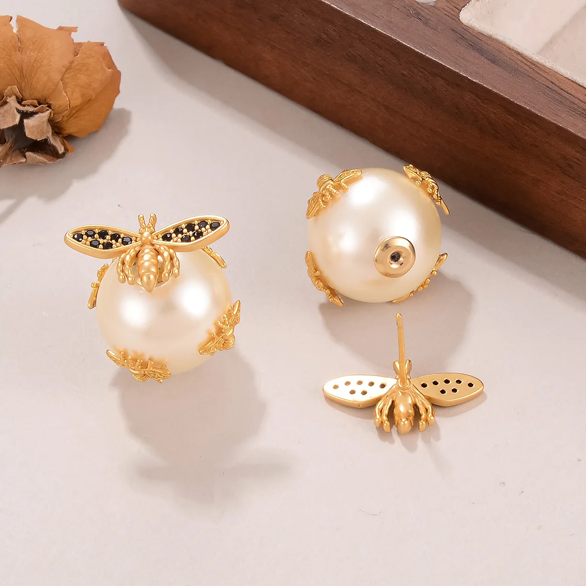 Luxury Gold Color Bee Pearl Front Back Earrings for Women, Fashion Animal Design Double Sided Stud Earring, Elegant Party Weddin
